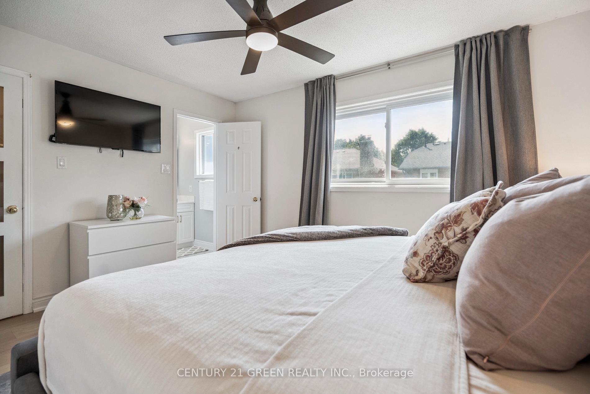 Photo 23 of 102 Niska Drive, Hamilton, Waterdown — HOMEH