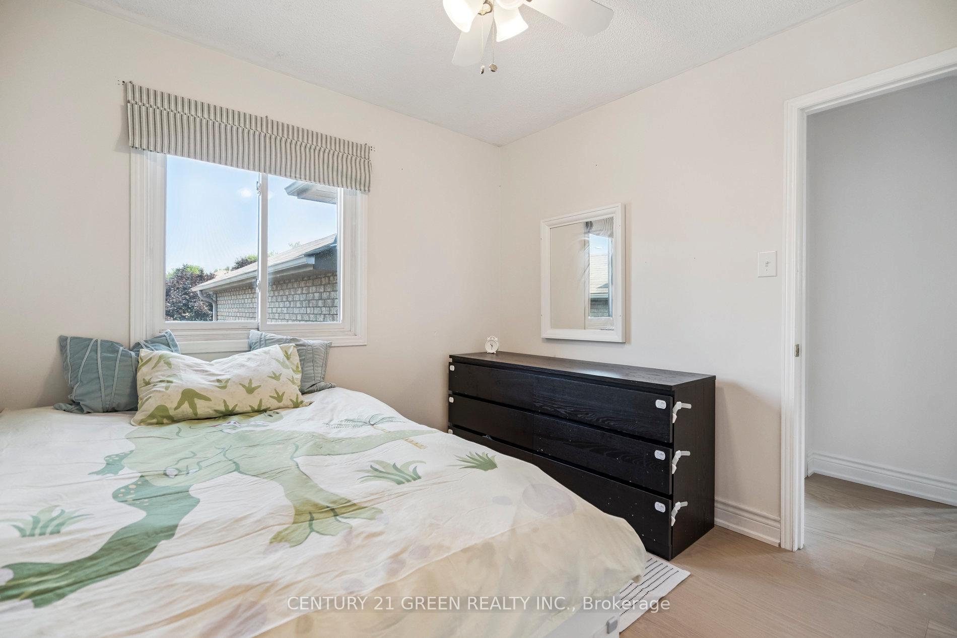Photo 26 of 102 Niska Drive, Hamilton, Waterdown — HOMEH