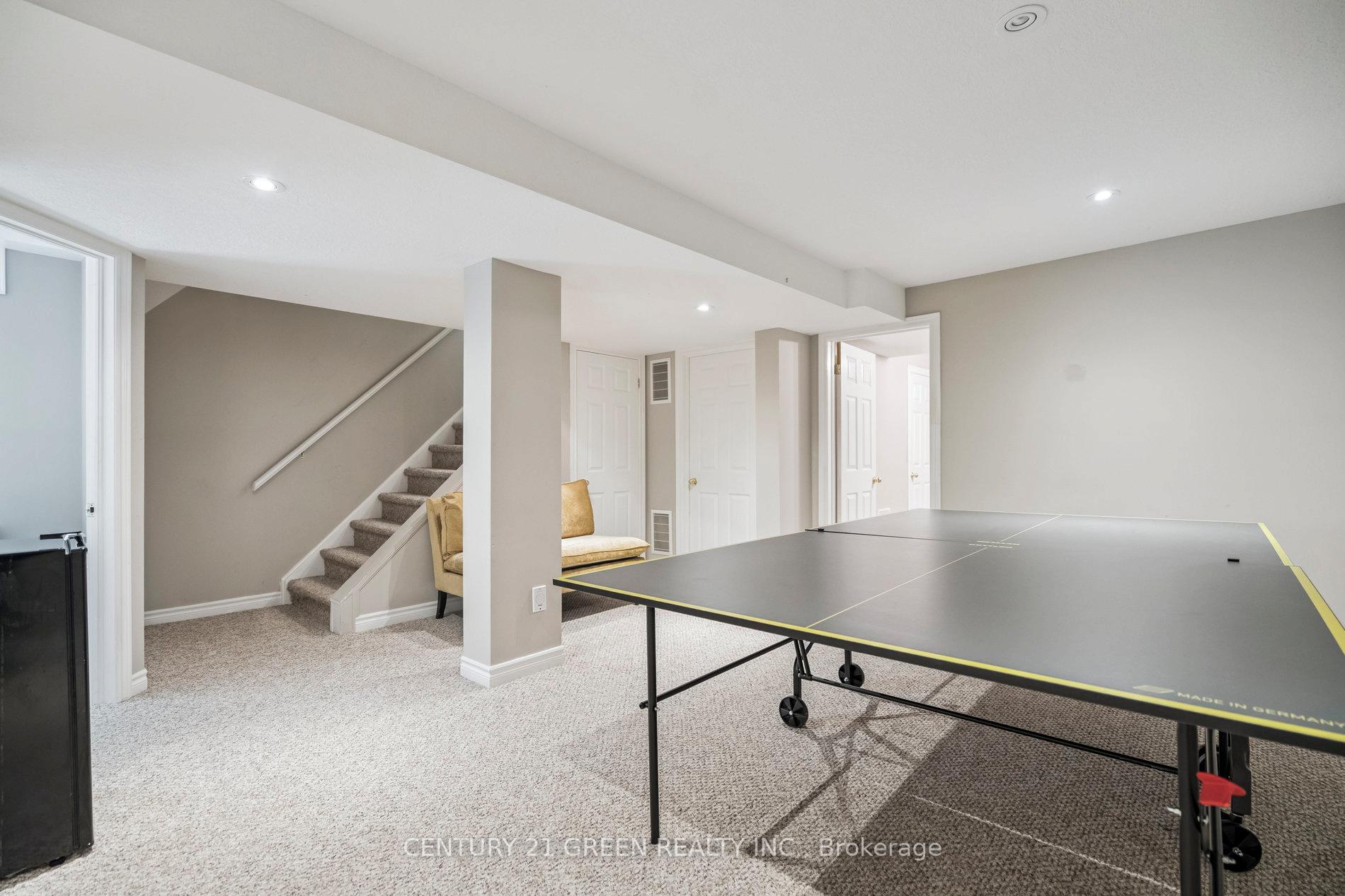 Photo 34 of 102 Niska Drive, Hamilton, Waterdown — HOMEH