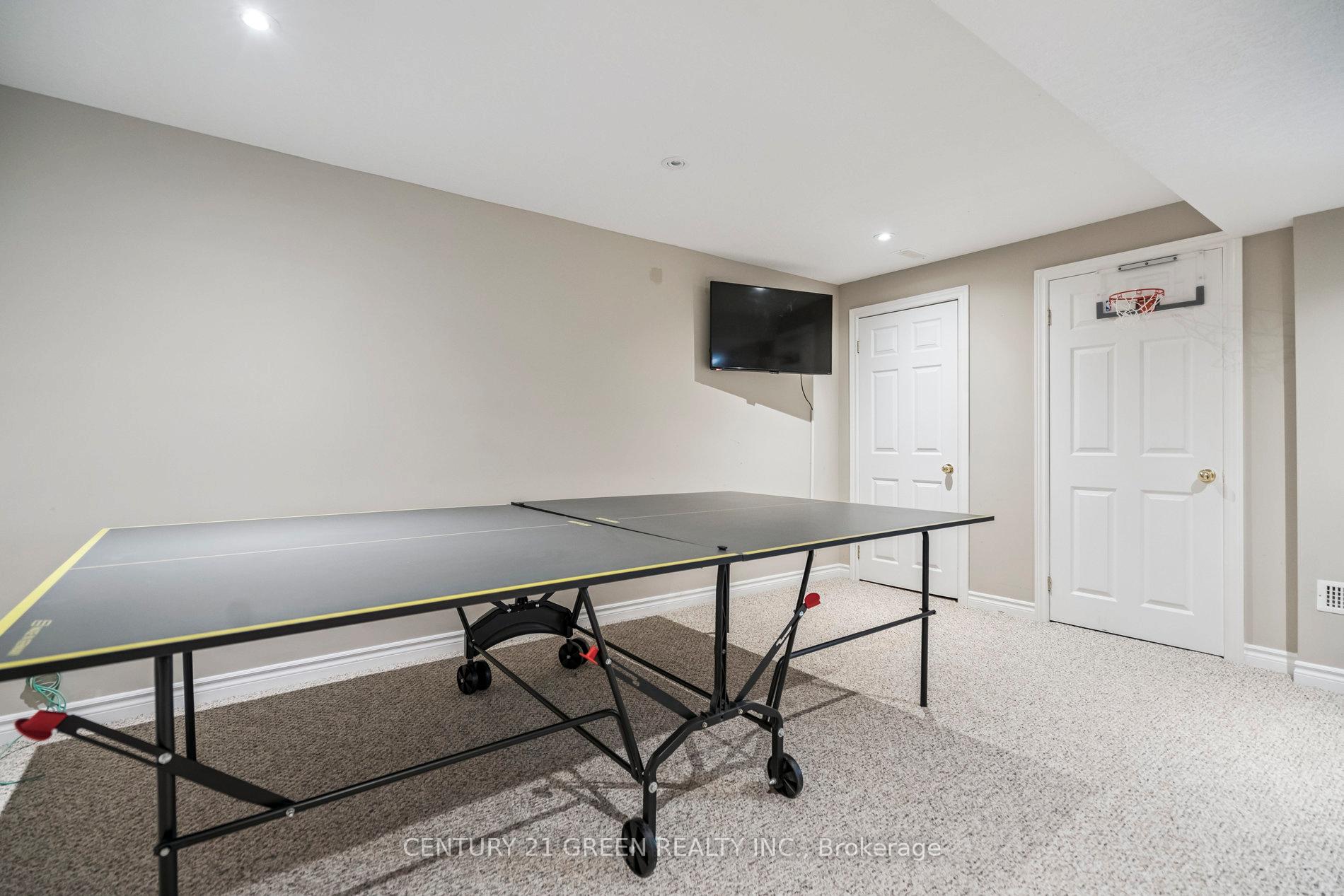 Photo 36 of 102 Niska Drive, Hamilton, Waterdown — HOMEH