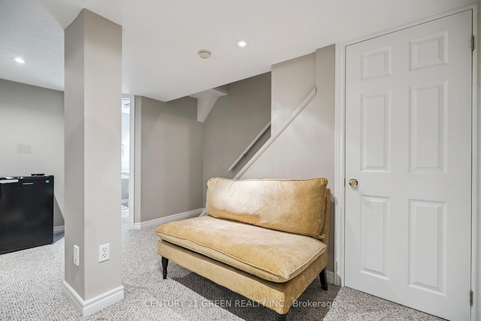 Photo 37 of 102 Niska Drive, Hamilton, Waterdown — HOMEH