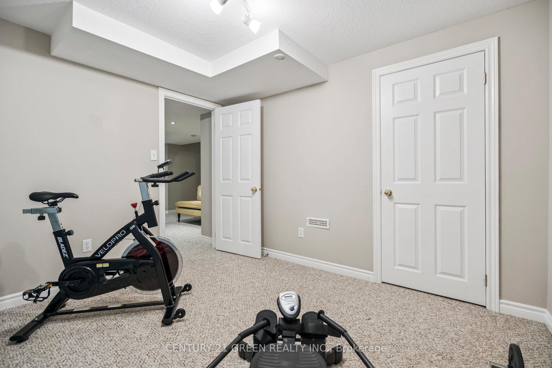 Photo 38 of 102 Niska Drive, Hamilton, Waterdown — HOMEH