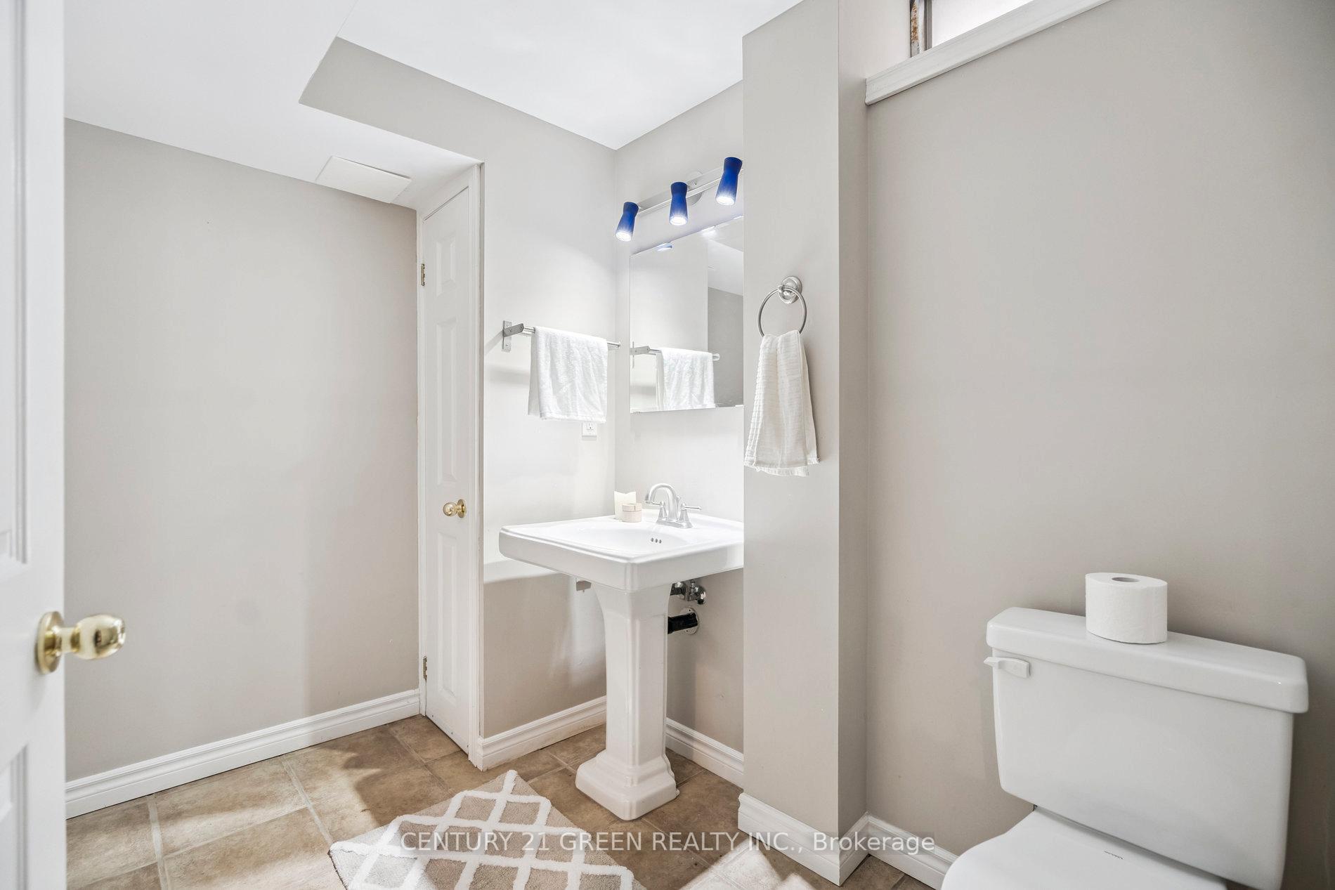 Photo 39 of 102 Niska Drive, Hamilton, Waterdown — HOMEH