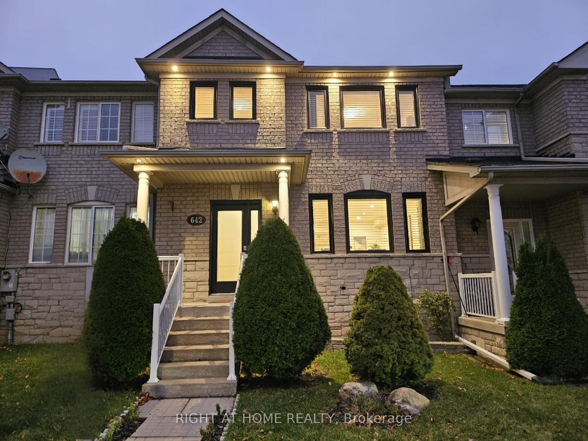 Photo 4 of 642 Confederation Parkway, Vaughan, Concord — HOMEH