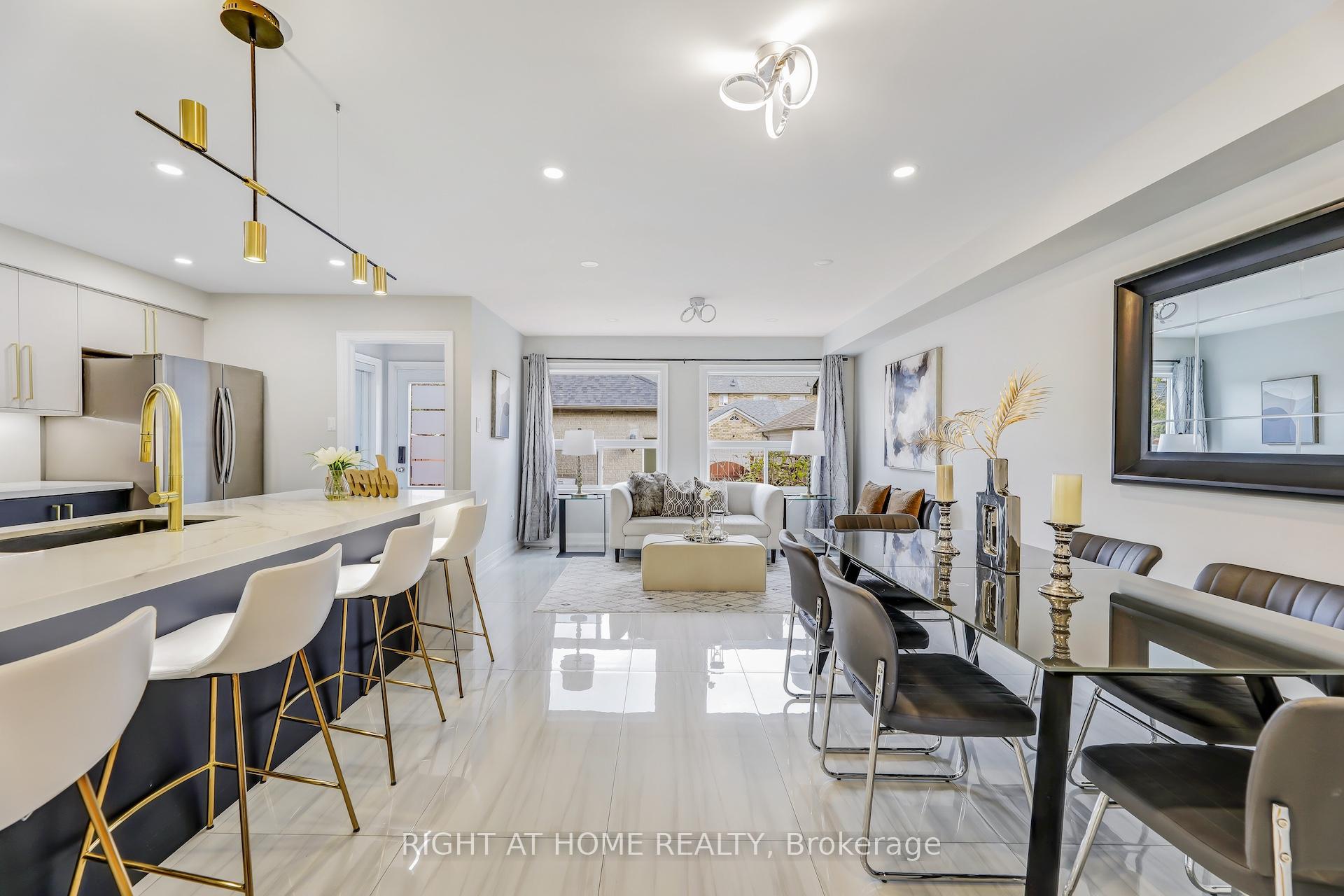 Photo 12 of 642 Confederation Parkway, Vaughan, Concord — HOMEH