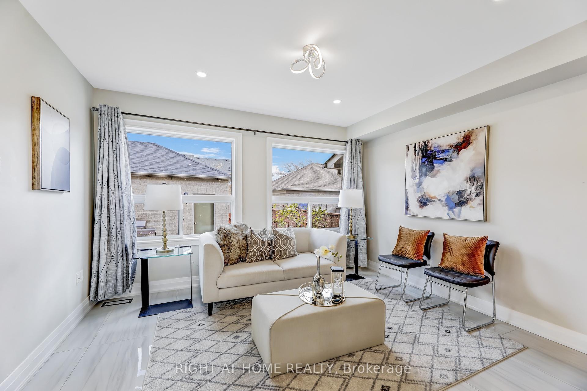 Photo 14 of 642 Confederation Parkway, Vaughan, Concord — HOMEH