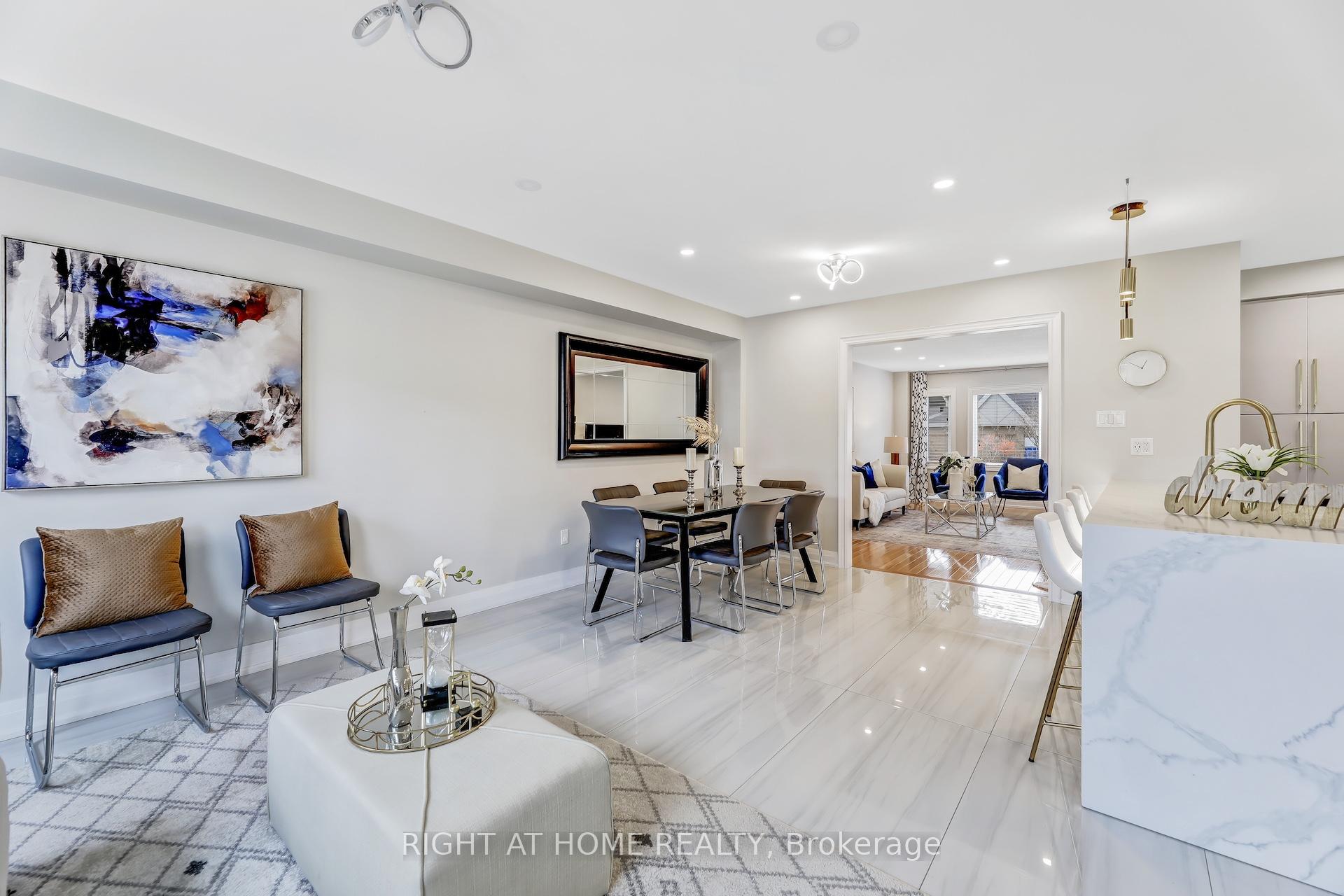 Photo 15 of 642 Confederation Parkway, Vaughan, Concord — HOMEH