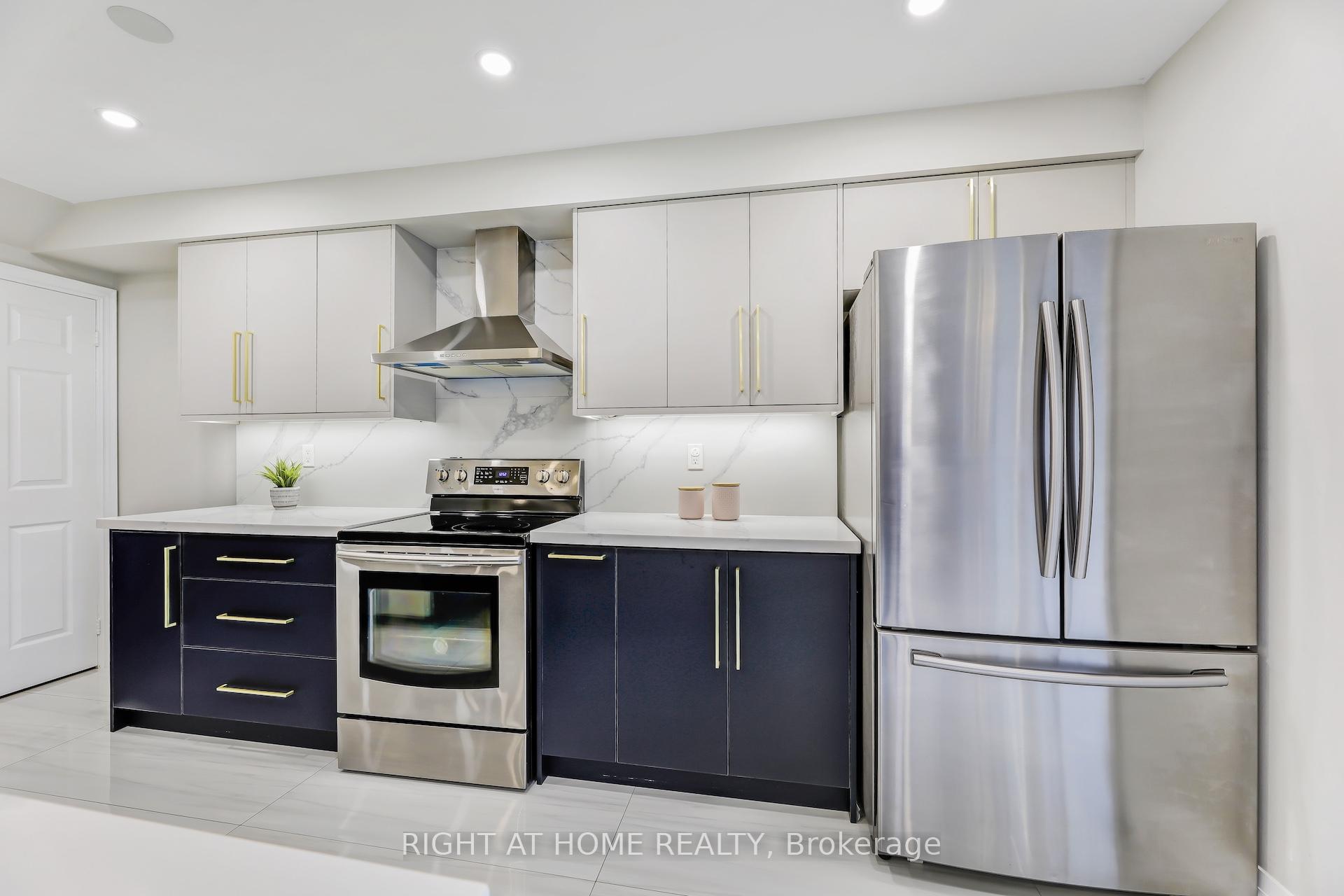 Photo 20 of 642 Confederation Parkway, Vaughan, Concord — HOMEH