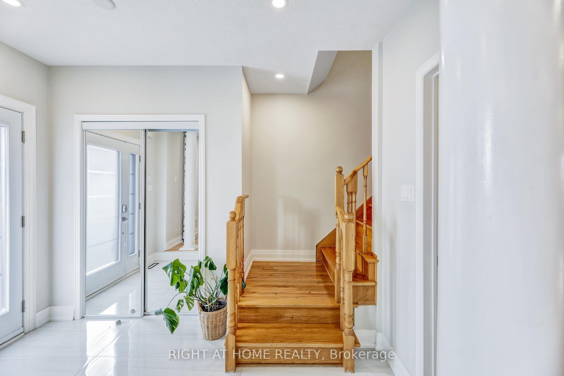 Photo 22 of 642 Confederation Parkway, Vaughan, Concord — HOMEH