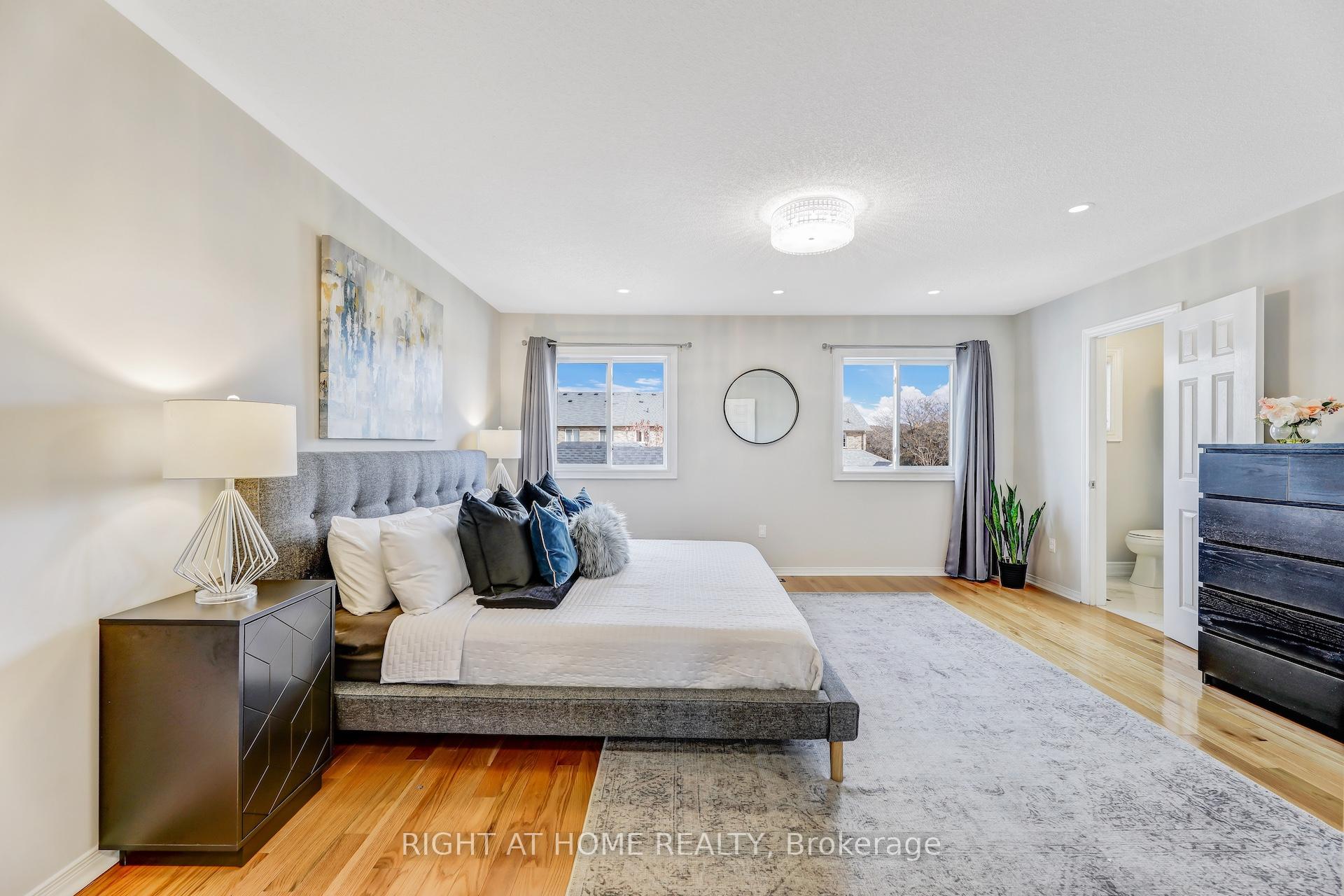 Photo 23 of 642 Confederation Parkway, Vaughan, Concord — HOMEH