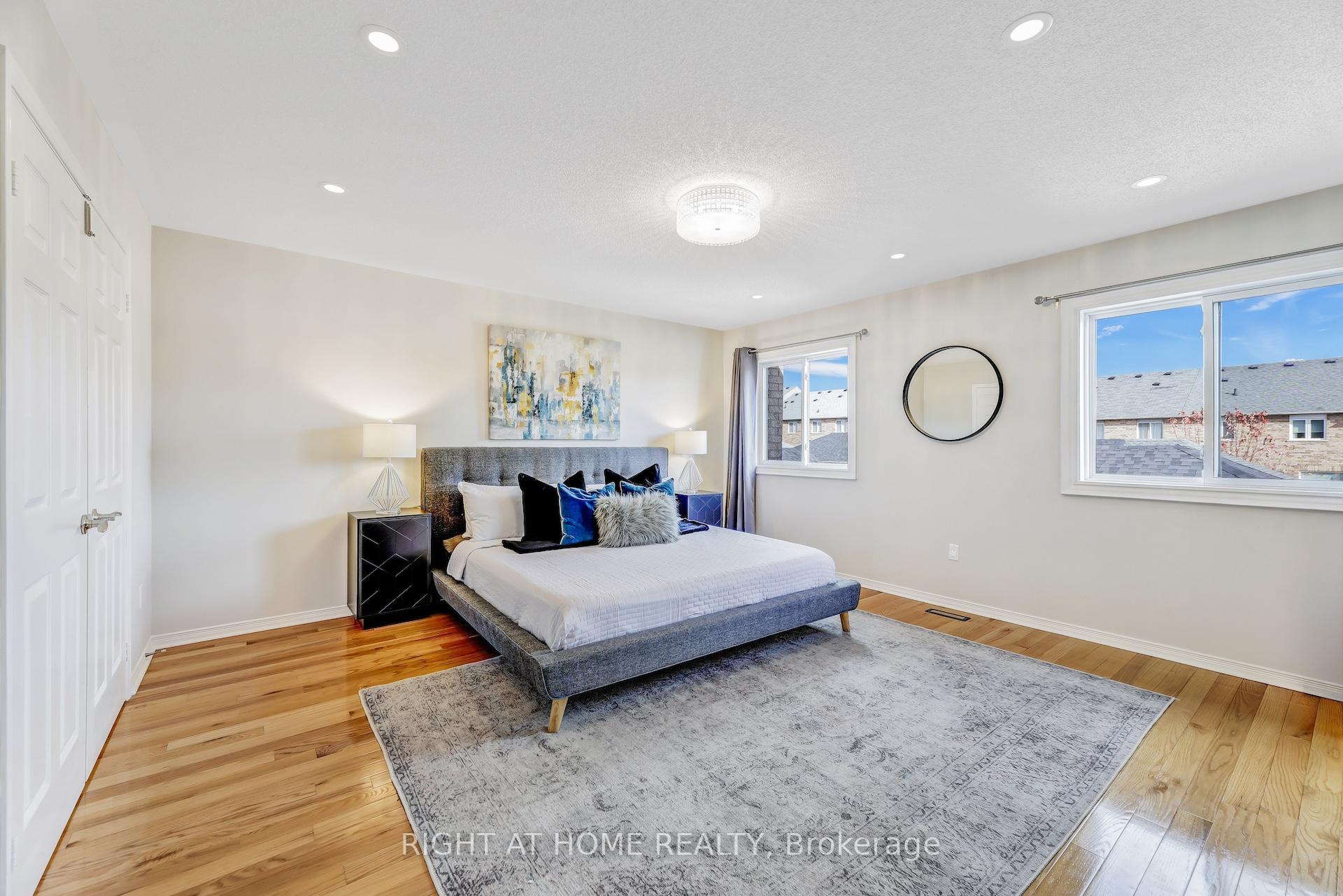 Photo 24 of 642 Confederation Parkway, Vaughan, Concord — HOMEH