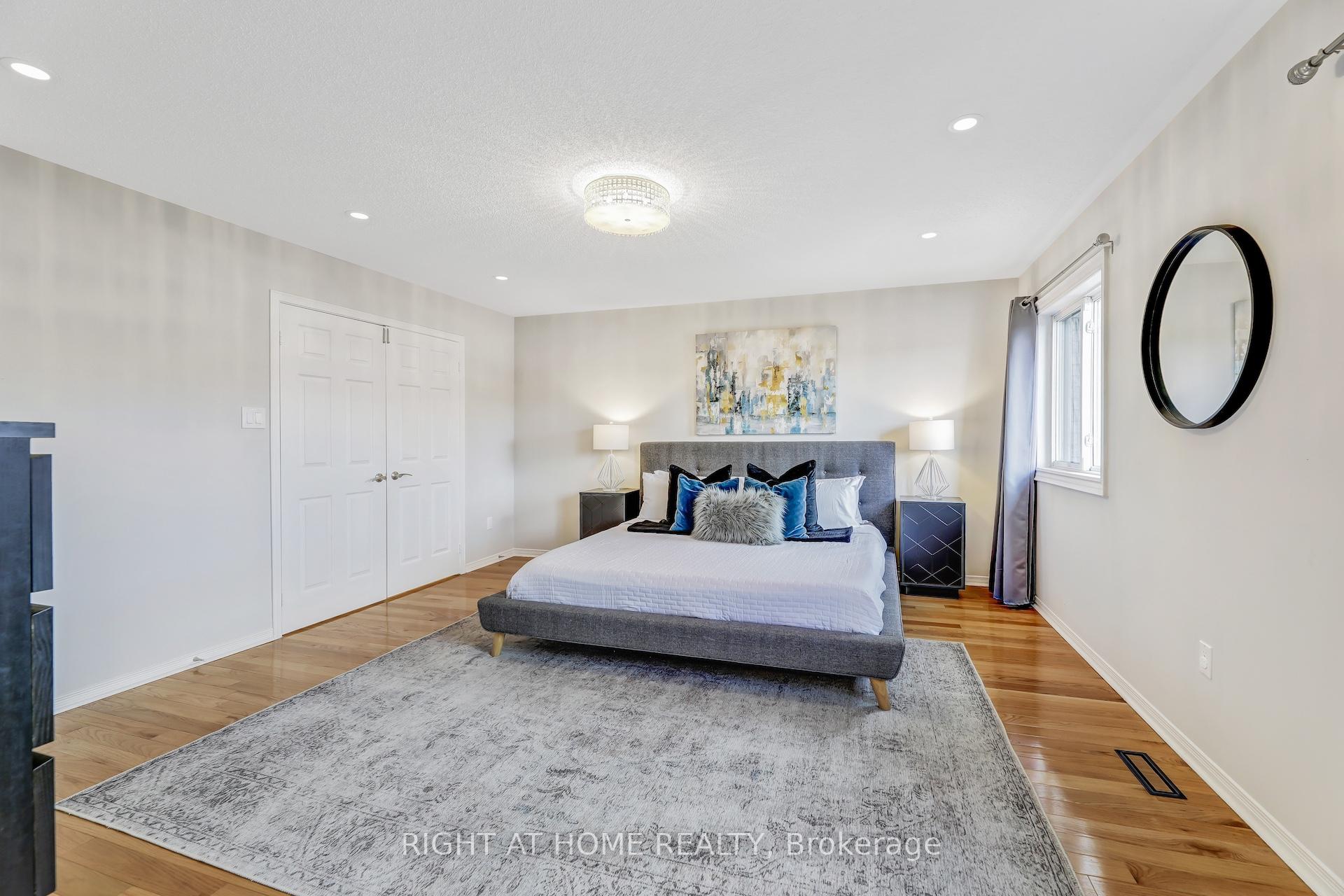 Photo 25 of 642 Confederation Parkway, Vaughan, Concord — HOMEH