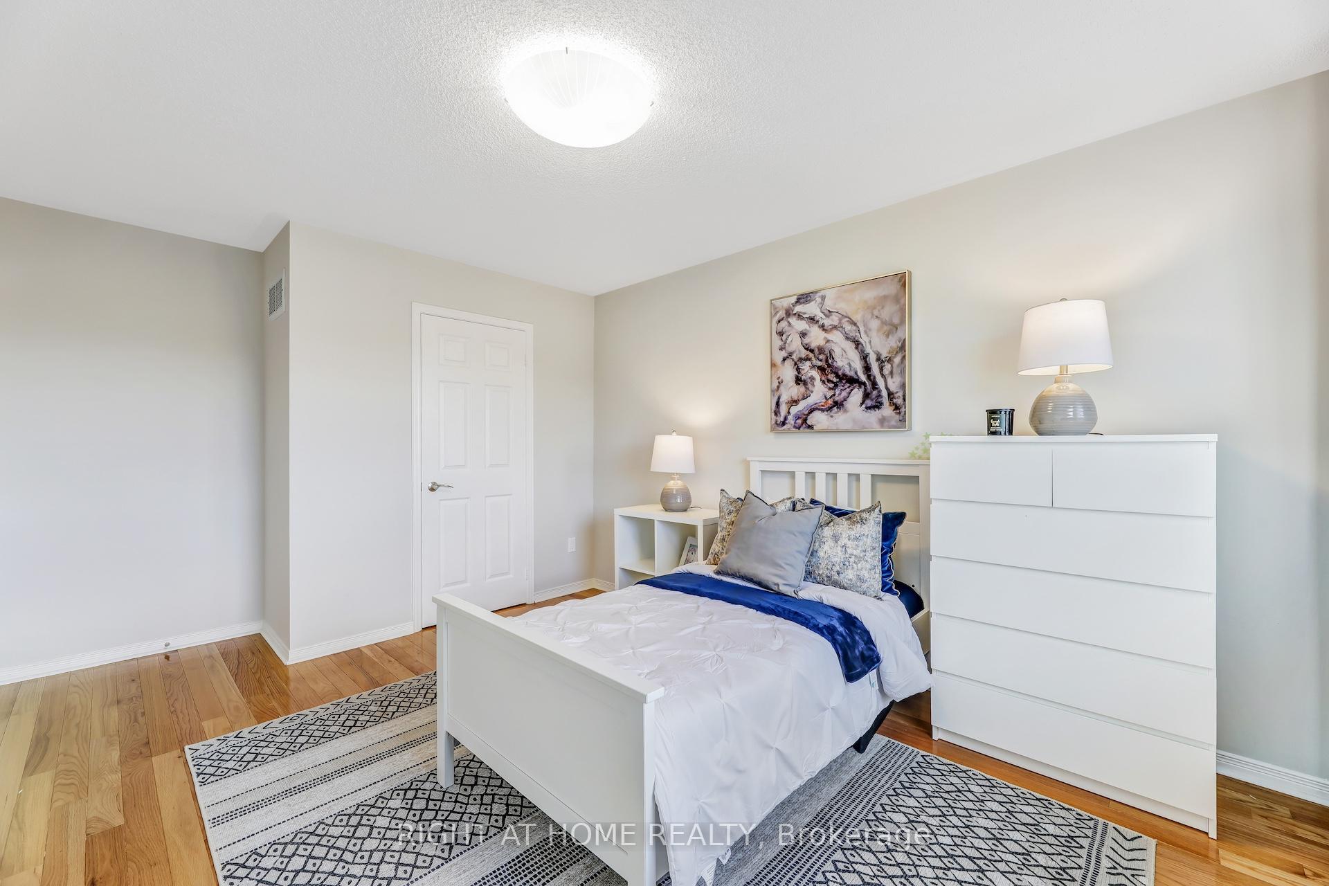 Photo 31 of 642 Confederation Parkway, Vaughan, Concord — HOMEH