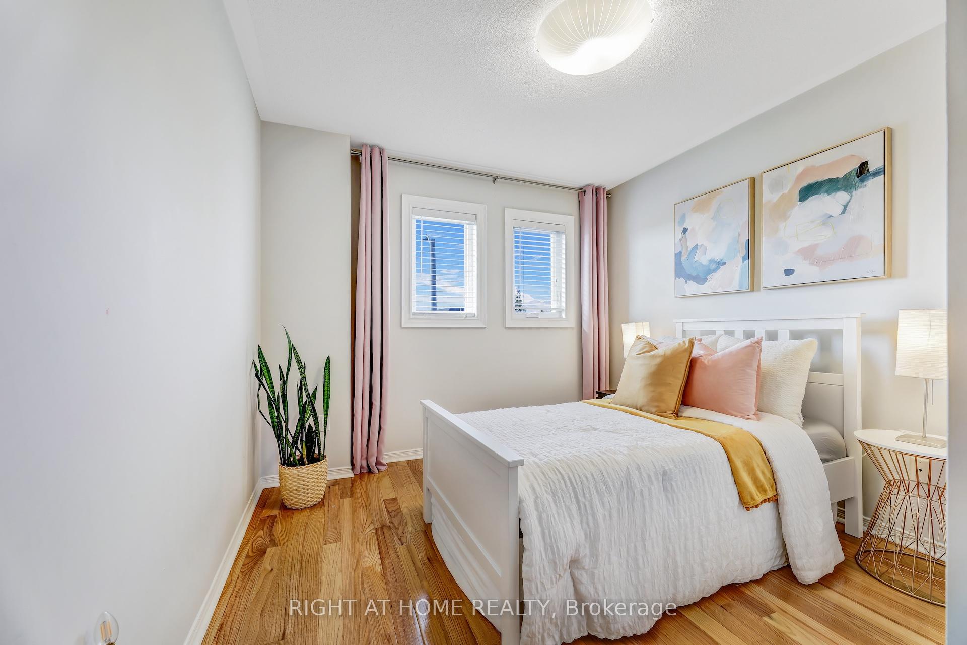 Photo 32 of 642 Confederation Parkway, Vaughan, Concord — HOMEH
