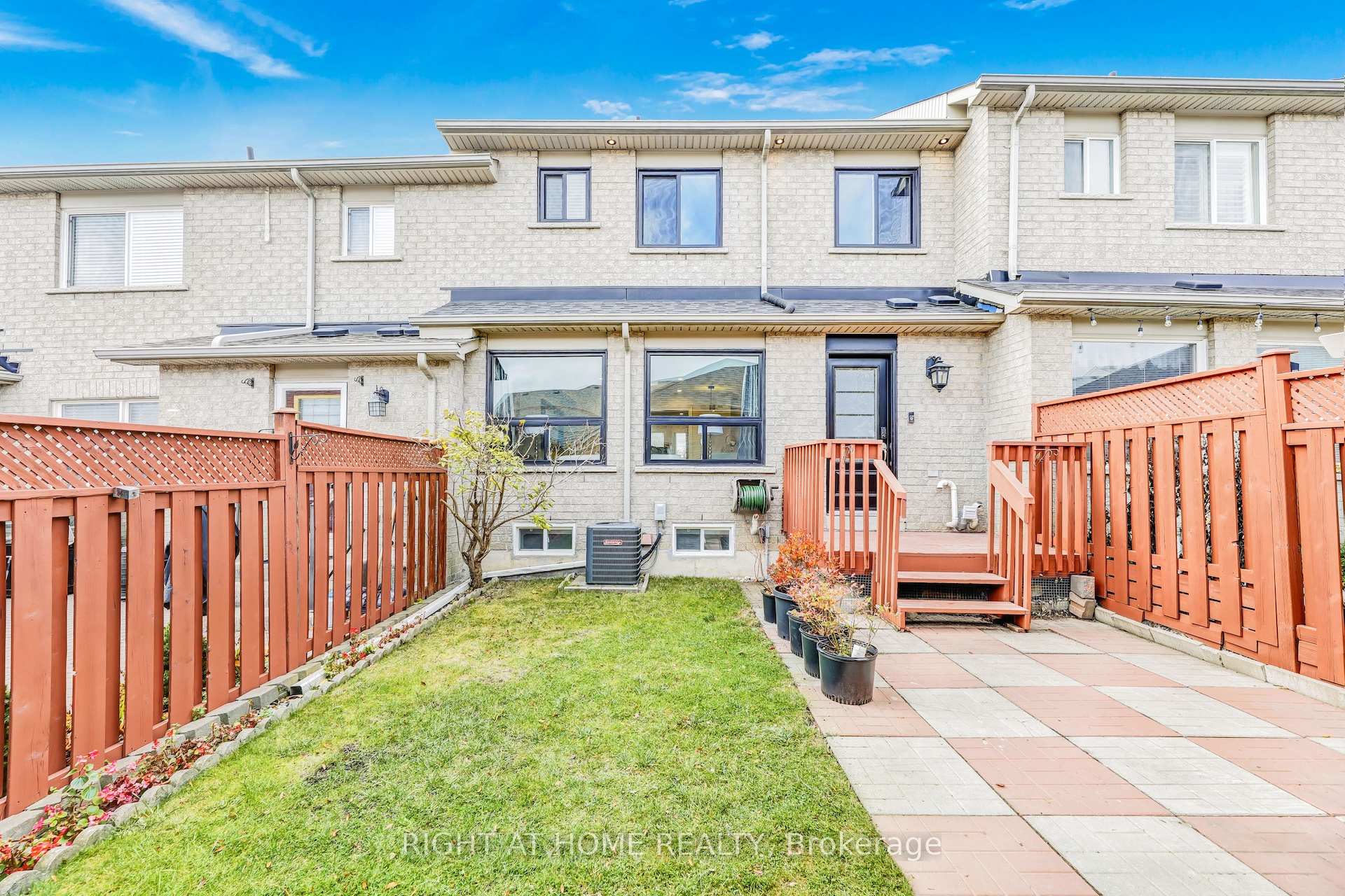 Photo 37 of 642 Confederation Parkway, Vaughan, Concord — HOMEH