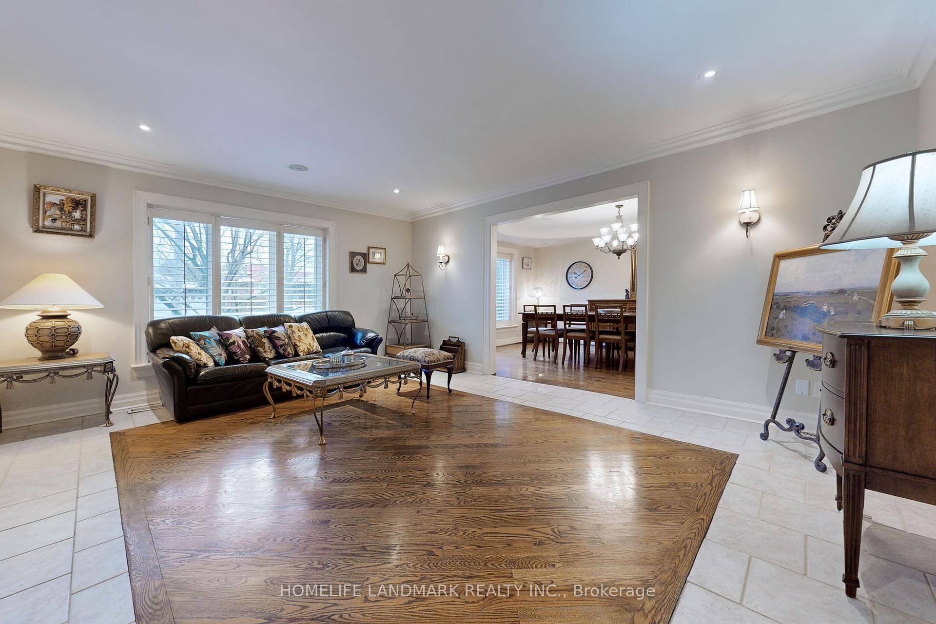 Photo 5 of 217 Crestwood Road, Vaughan, Crestwood-Springfarm-Yorkhill — HOMEH