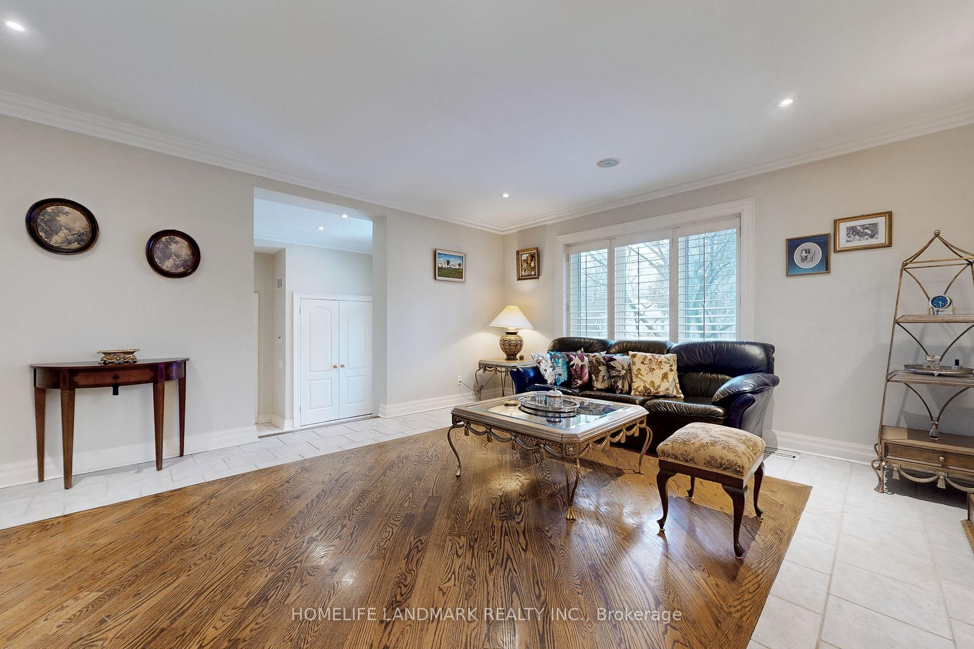 Photo 7 of 217 Crestwood Road, Vaughan, Crestwood-Springfarm-Yorkhill — HOMEH