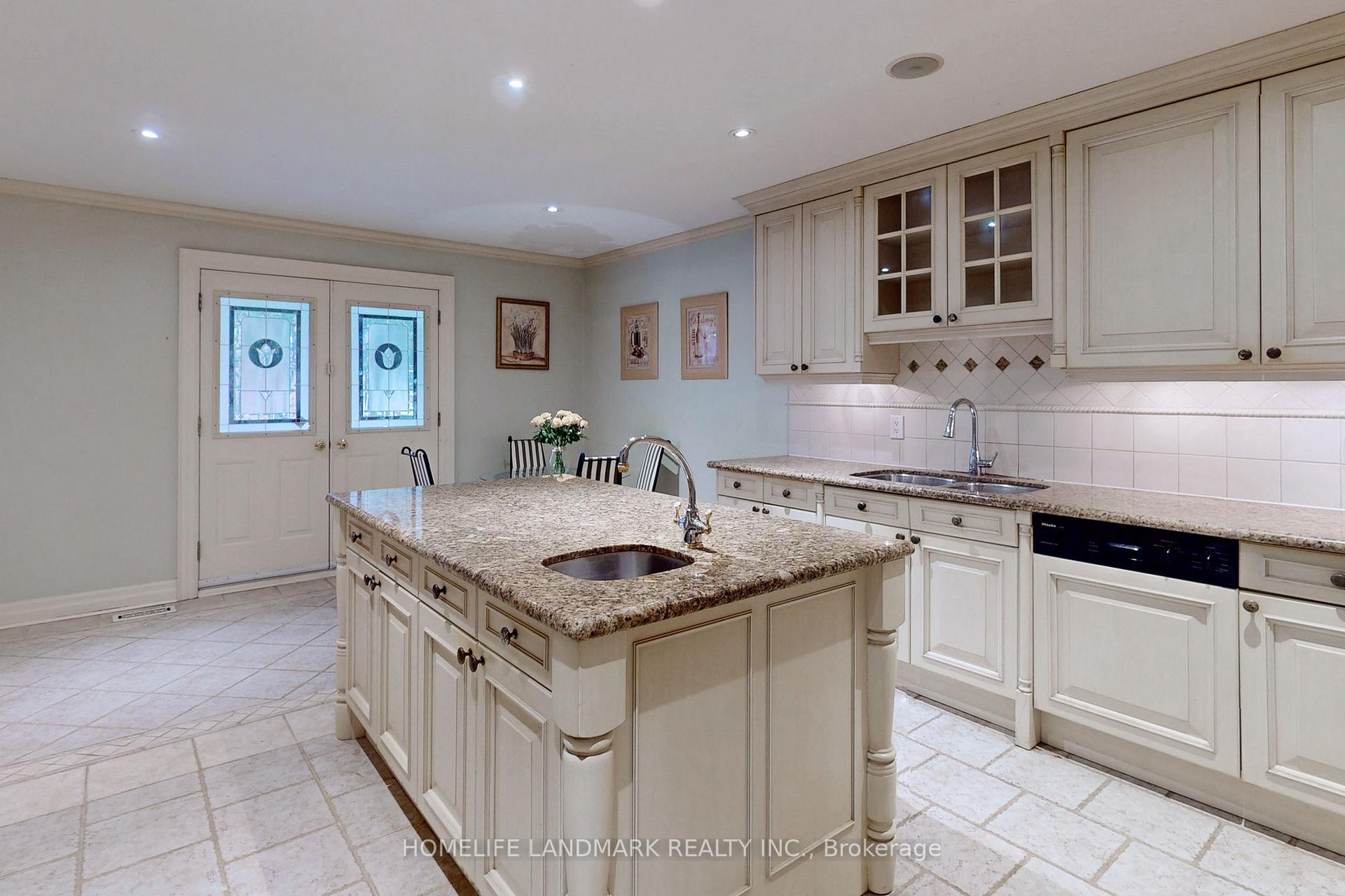 Photo 11 of 217 Crestwood Road, Vaughan, Crestwood-Springfarm-Yorkhill — HOMEH