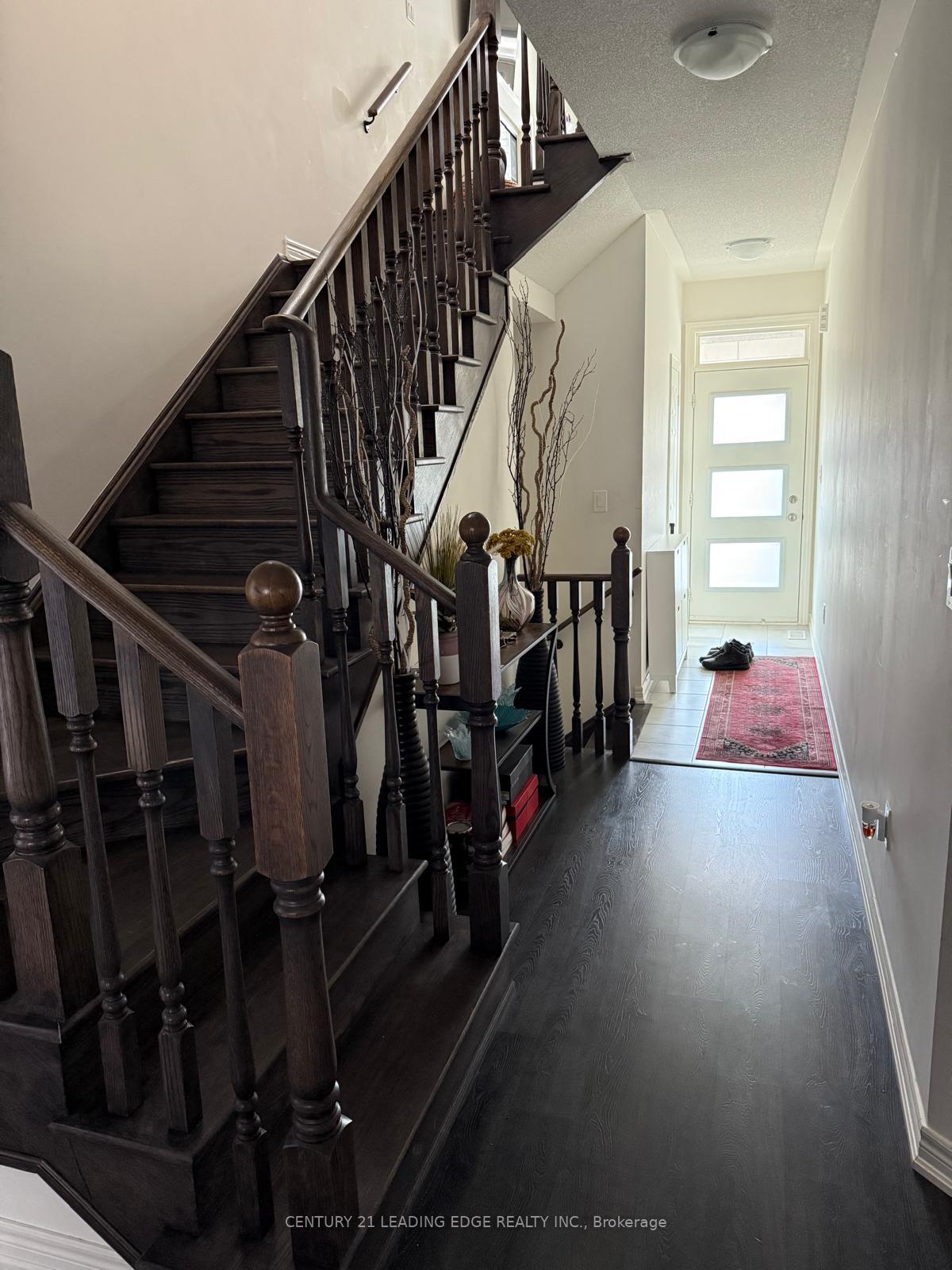 Photo 2 of 28 Great Falls Boulevard, Hamilton, Waterdown — HOMEH