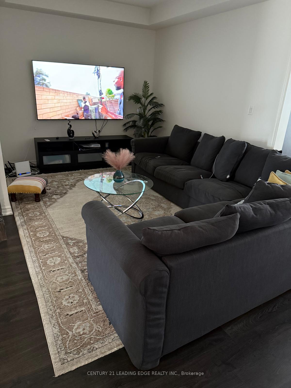Photo 7 of 28 Great Falls Boulevard, Hamilton, Waterdown — HOMEH