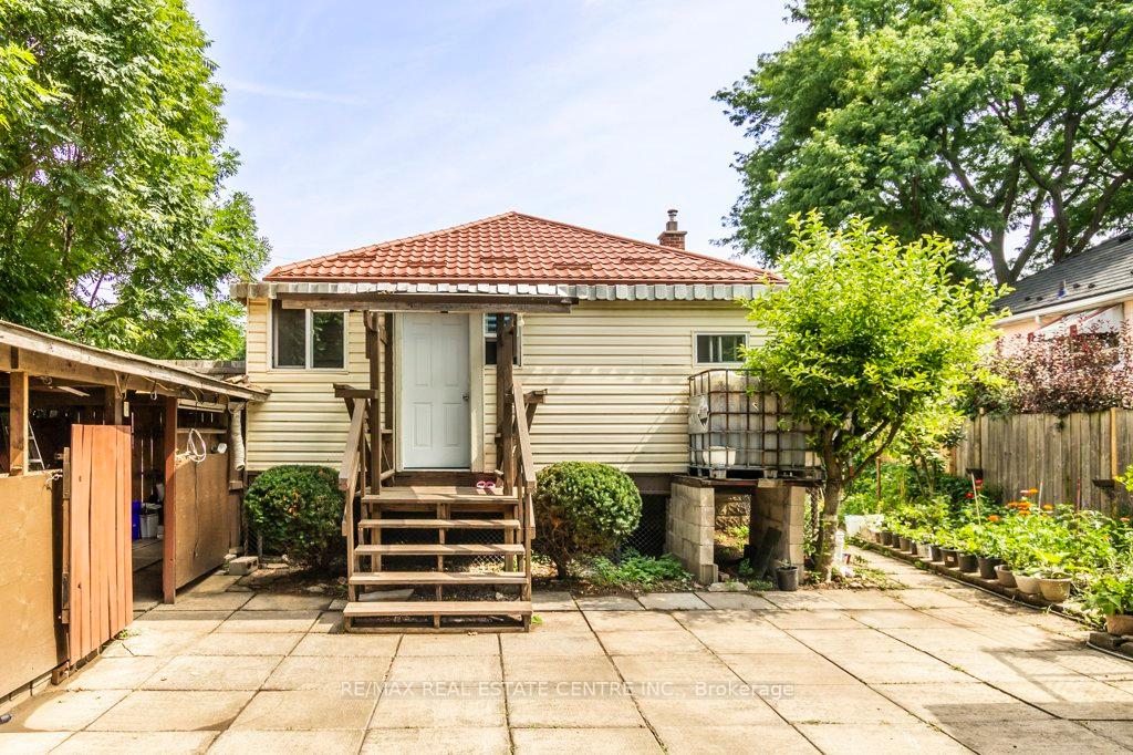 Photo 33 of 20 Audrey Street, Hamilton, Eastmount — HOMEH