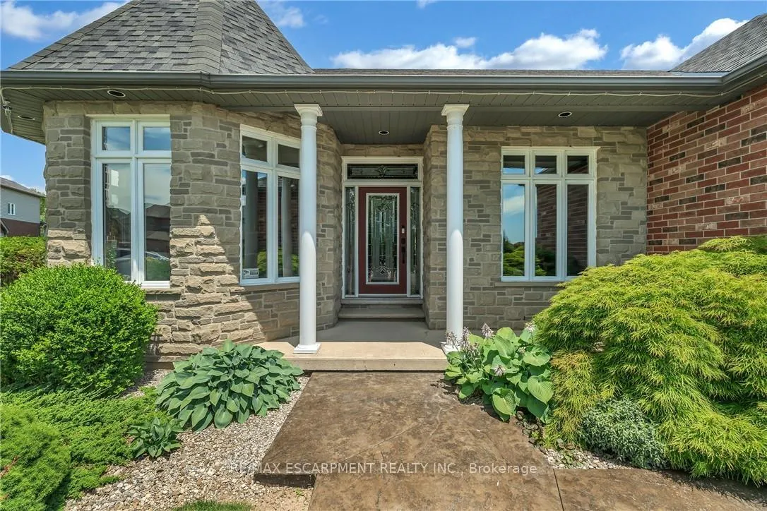Photo 3 of 34 Penfold Court, Hamilton, Mount Hope — HOMEH