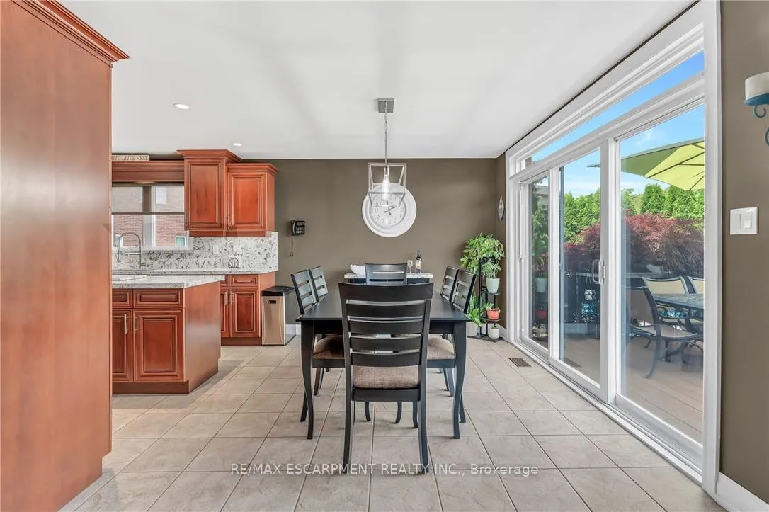 Photo 10 of 34 Penfold Court, Hamilton, Mount Hope — HOMEH