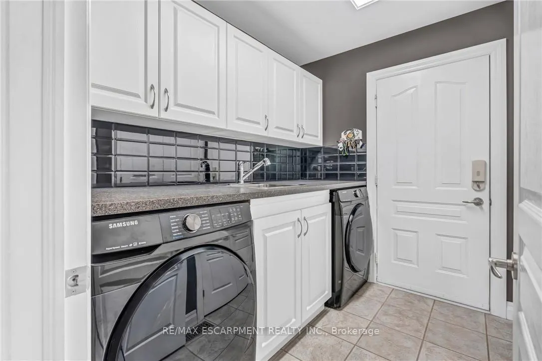 Photo 18 of 34 Penfold Court, Hamilton, Mount Hope — HOMEH