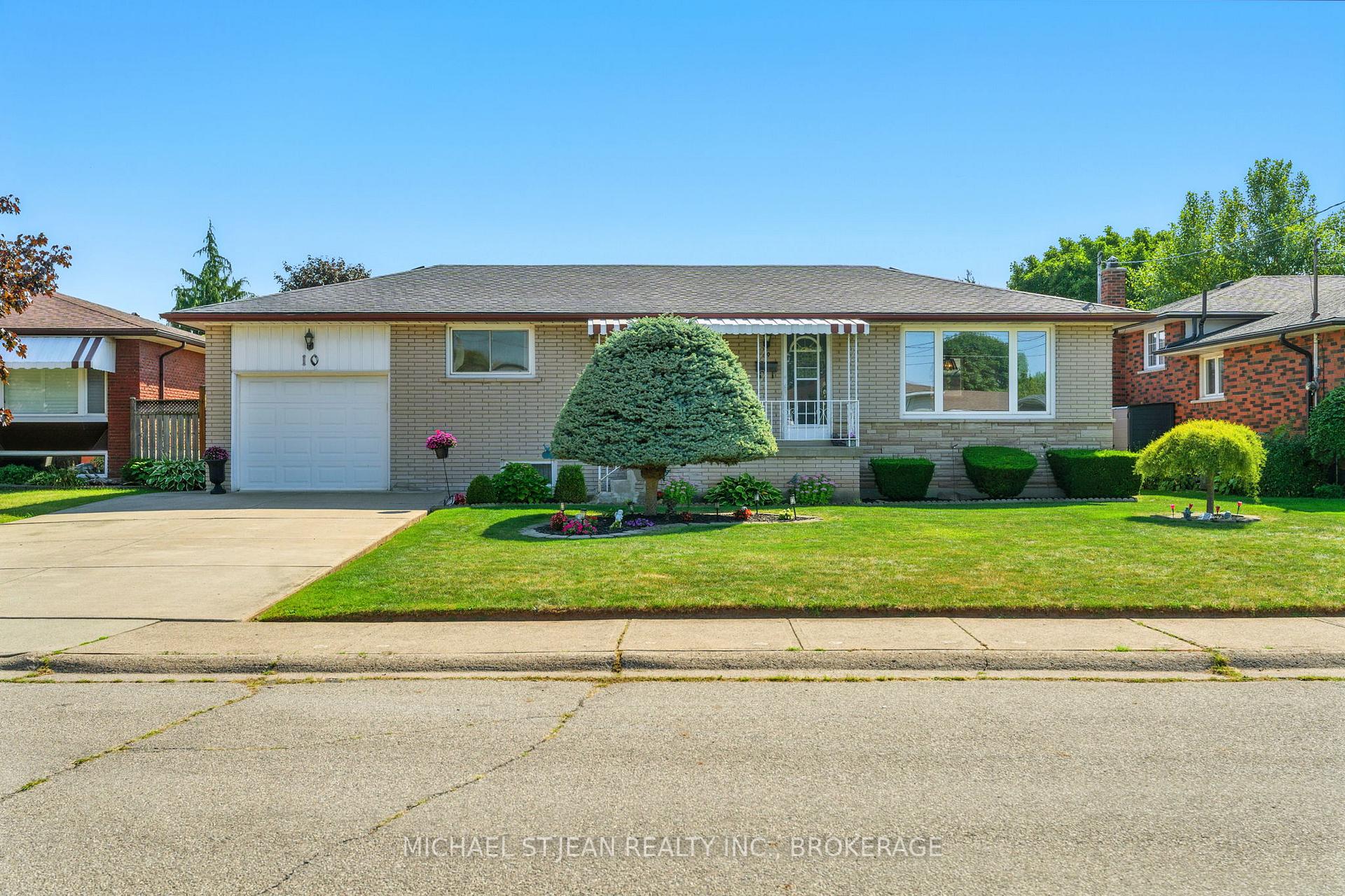 Photo 2 of 10 Rose Crescent, Hamilton, Stoney Creek — HOMEH