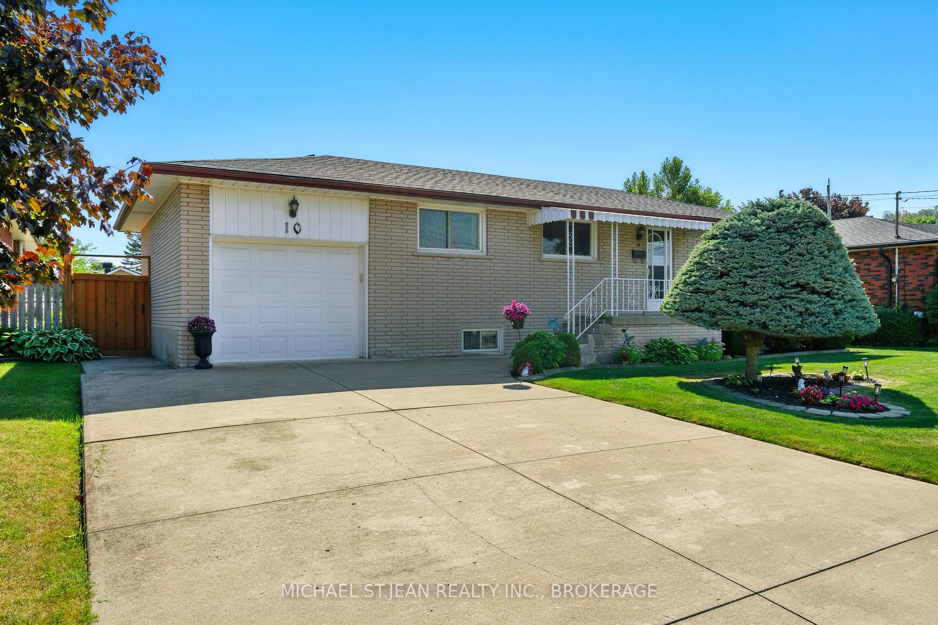 Photo 4 of 10 Rose Crescent, Hamilton, Stoney Creek — HOMEH