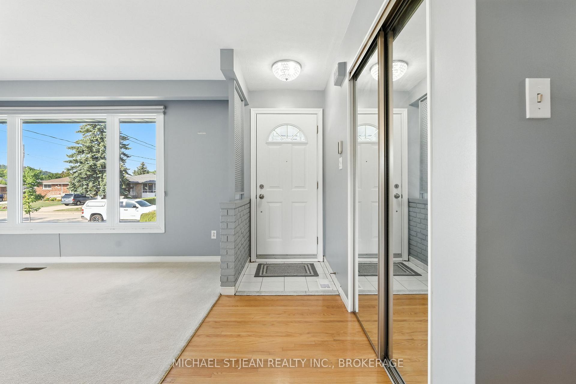 Photo 7 of 10 Rose Crescent, Hamilton, Stoney Creek — HOMEH