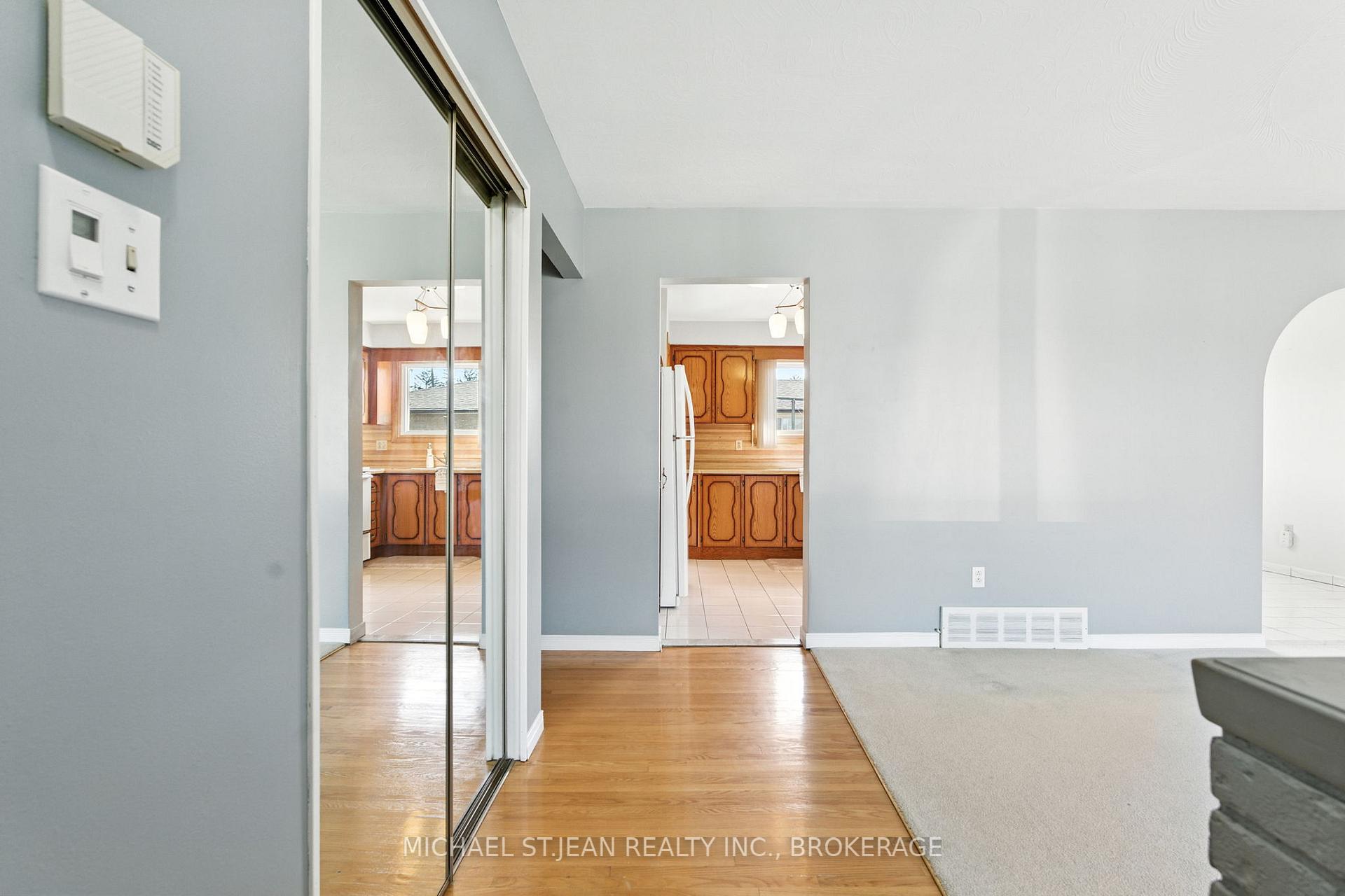 Photo 8 of 10 Rose Crescent, Hamilton, Stoney Creek — HOMEH