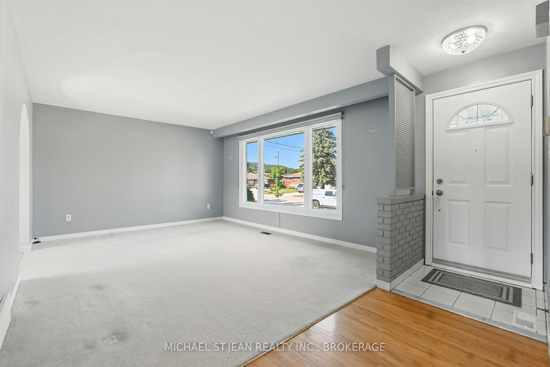 Photo 9 of 10 Rose Crescent, Hamilton, Stoney Creek — HOMEH