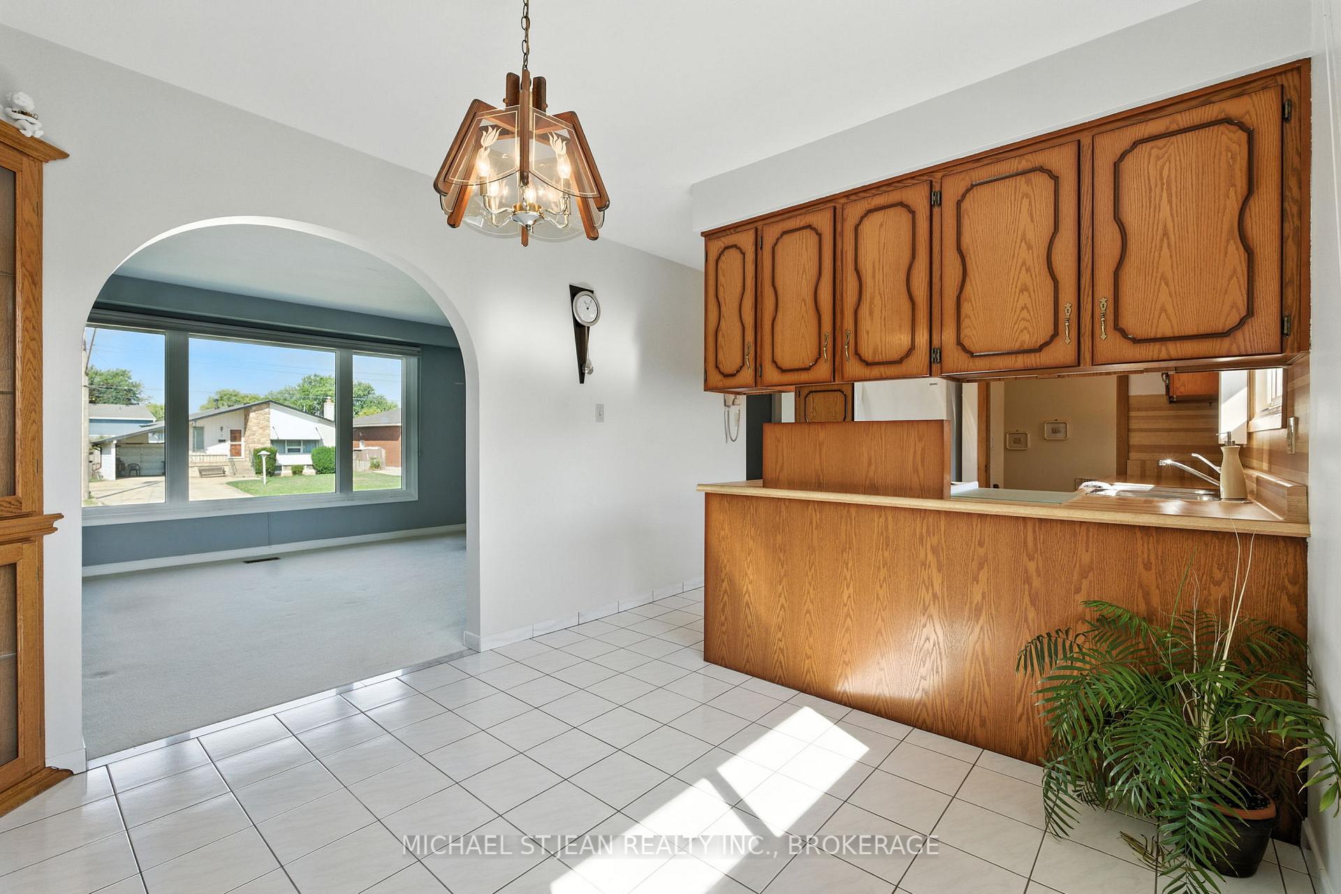 Photo 14 of 10 Rose Crescent, Hamilton, Stoney Creek — HOMEH