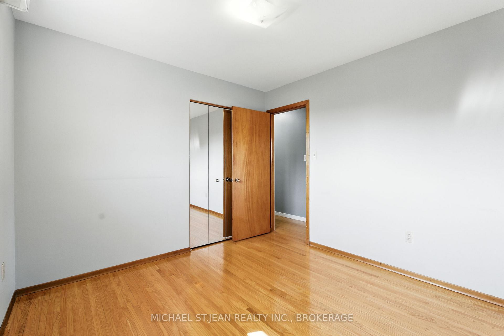 Photo 21 of 10 Rose Crescent, Hamilton, Stoney Creek — HOMEH