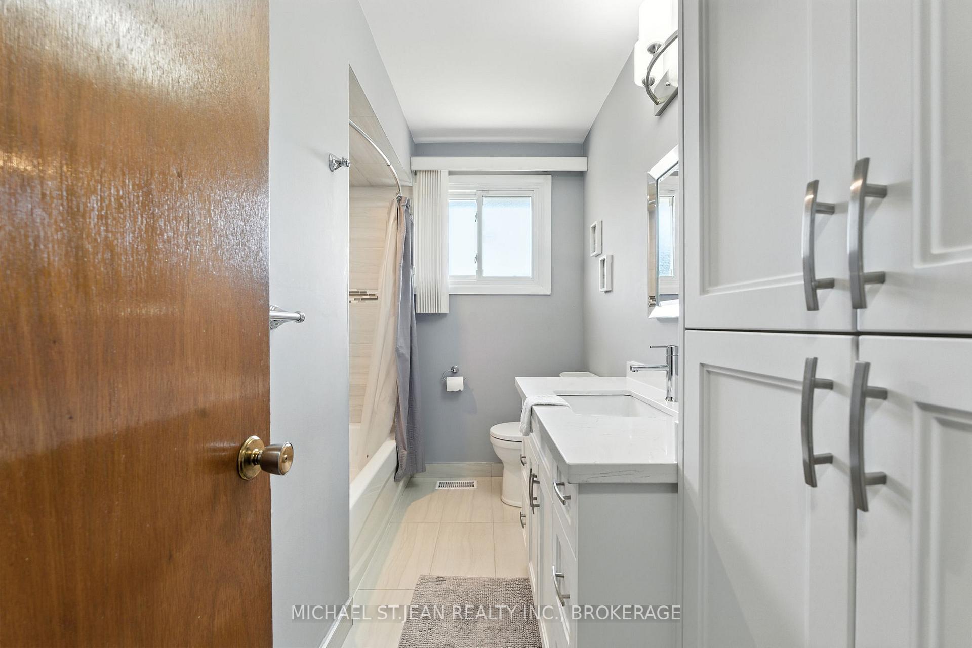 Photo 24 of 10 Rose Crescent, Hamilton, Stoney Creek — HOMEH