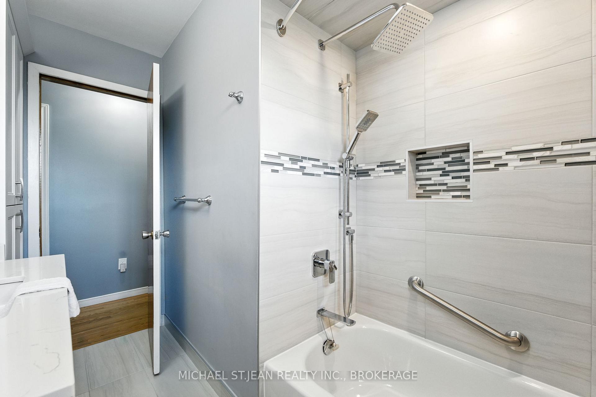 Photo 25 of 10 Rose Crescent, Hamilton, Stoney Creek — HOMEH