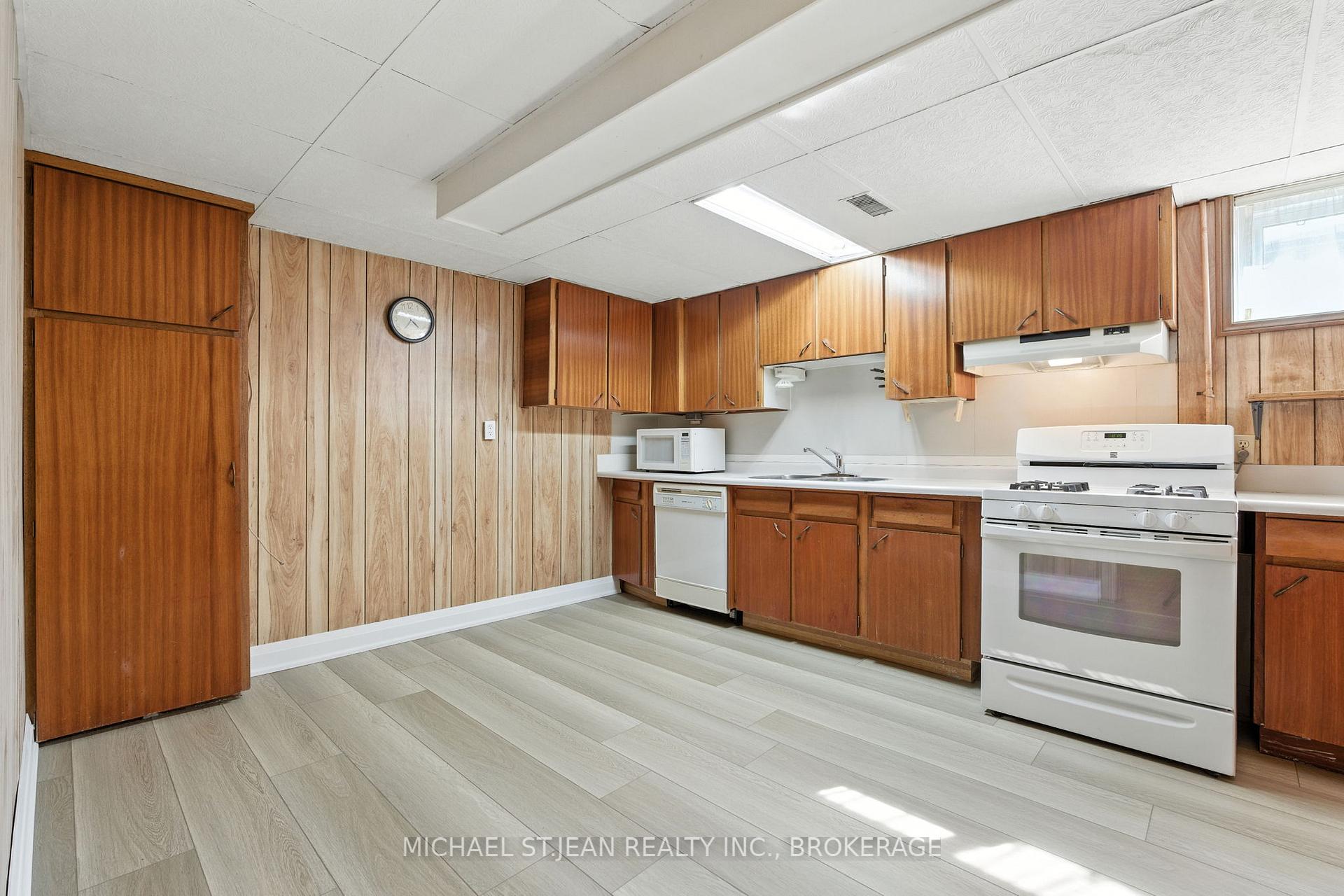 Photo 29 of 10 Rose Crescent, Hamilton, Stoney Creek — HOMEH