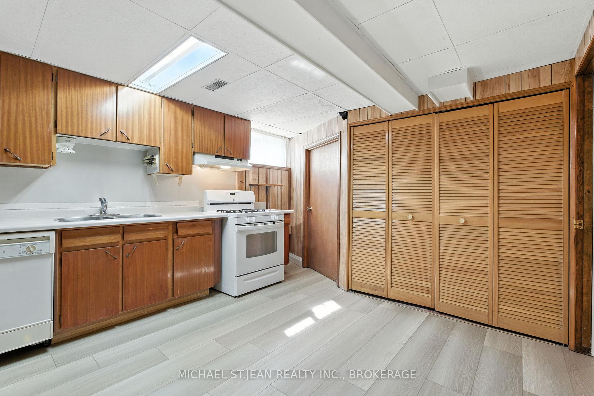 Photo 30 of 10 Rose Crescent, Hamilton, Stoney Creek — HOMEH