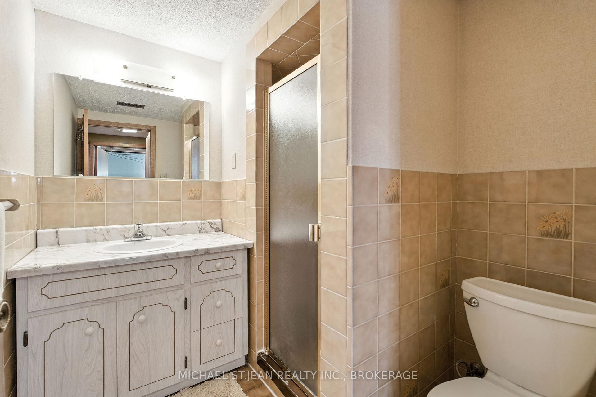 Photo 32 of 10 Rose Crescent, Hamilton, Stoney Creek — HOMEH