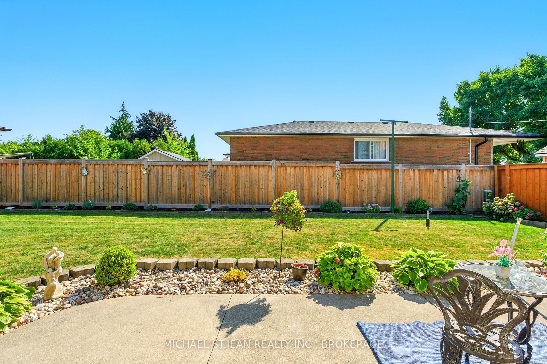 Photo 33 of 10 Rose Crescent, Hamilton, Stoney Creek — HOMEH