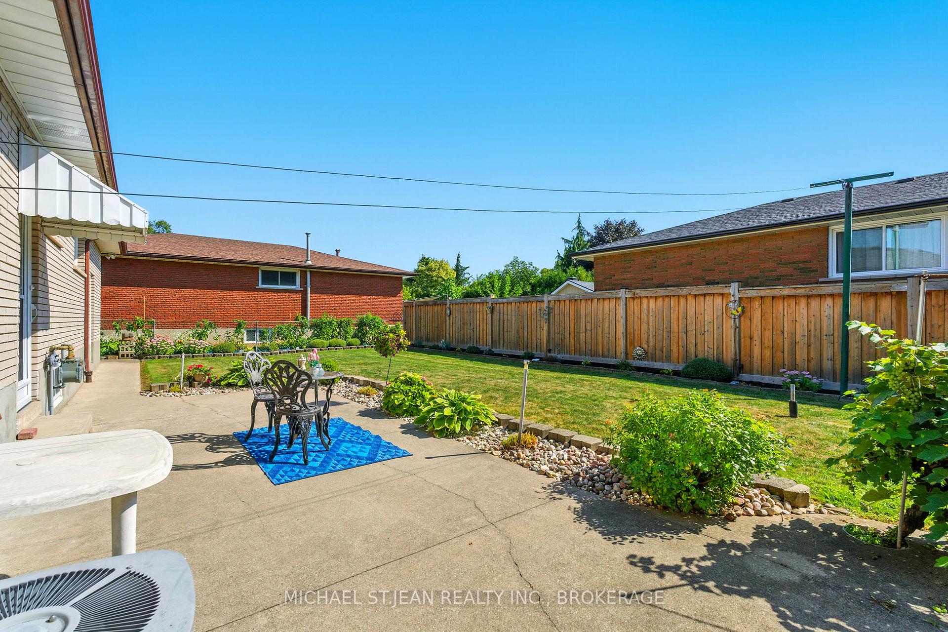 Photo 35 of 10 Rose Crescent, Hamilton, Stoney Creek — HOMEH