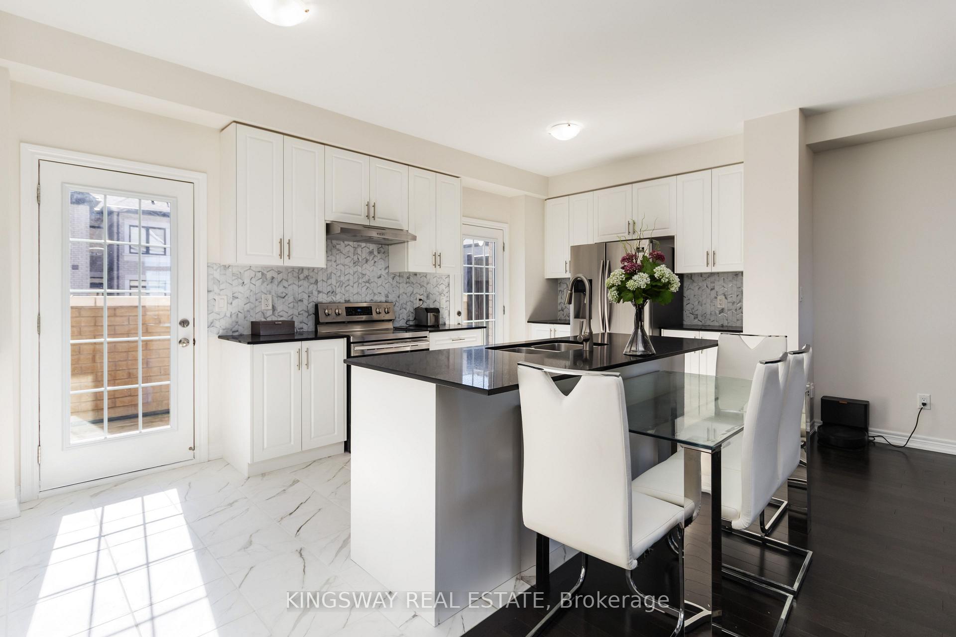 Photo 17 of 86 Fruitvale Circle, Brampton, Northwest Brampton — HOMEH