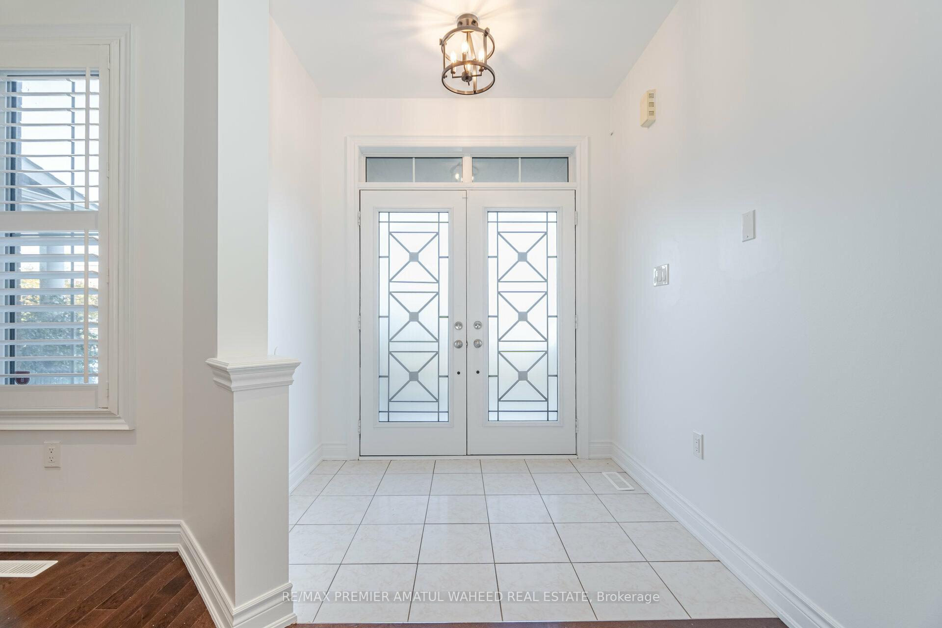 Photo 5 of 101 Algoma Drive, Vaughan, Kleinburg — HOMEH