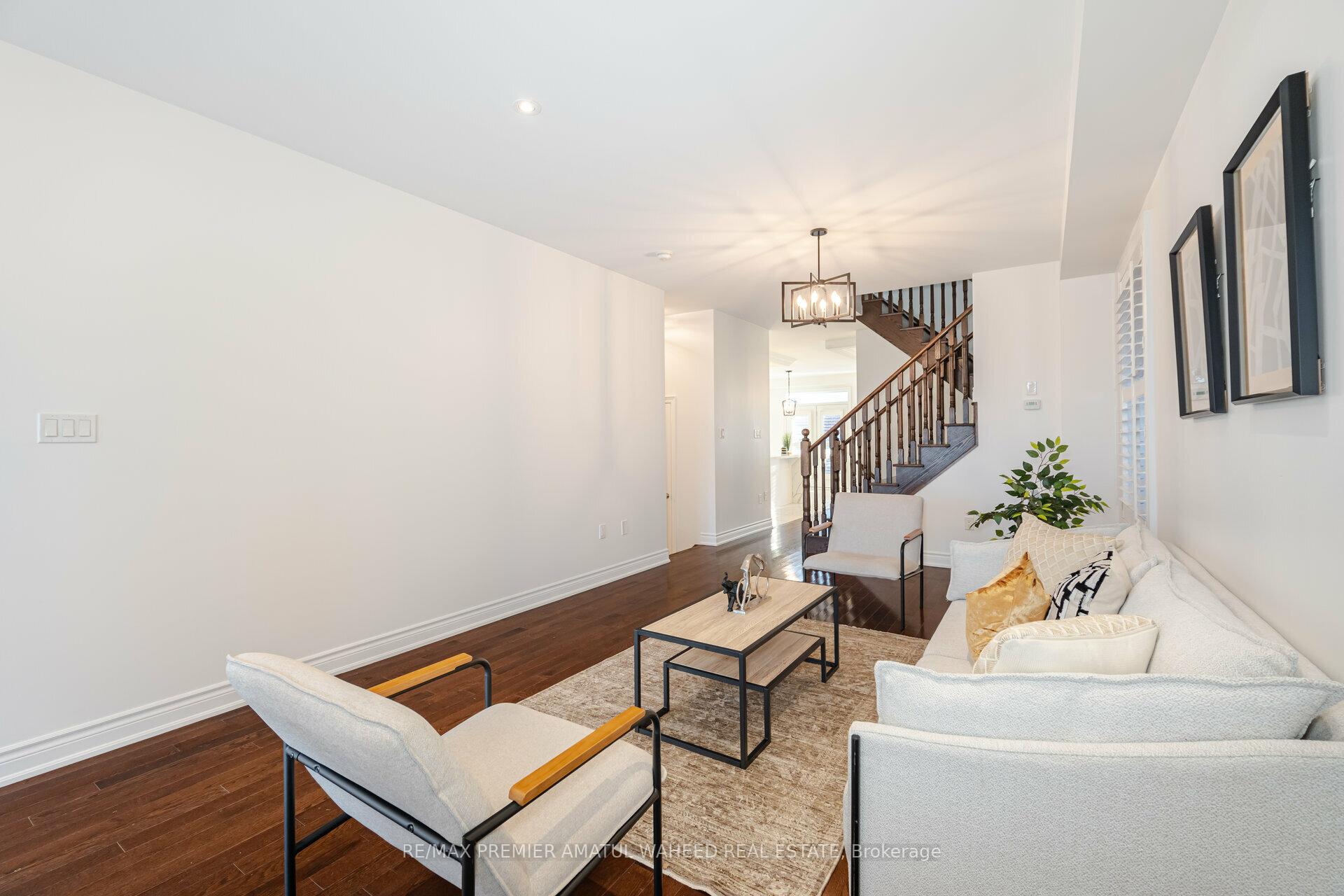 Photo 9 of 101 Algoma Drive, Vaughan, Kleinburg — HOMEH