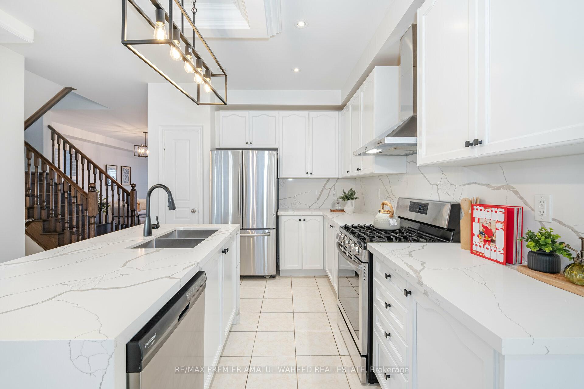 Photo 11 of 101 Algoma Drive, Vaughan, Kleinburg — HOMEH