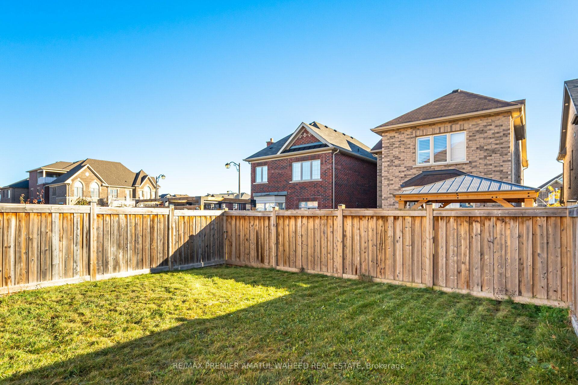 Photo 36 of 101 Algoma Drive, Vaughan, Kleinburg — HOMEH