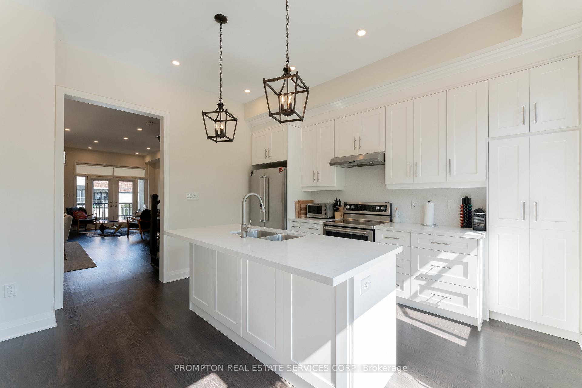 Photo 6 of 126 Arianna Crescent, Vaughan, Patterson — HOMEH