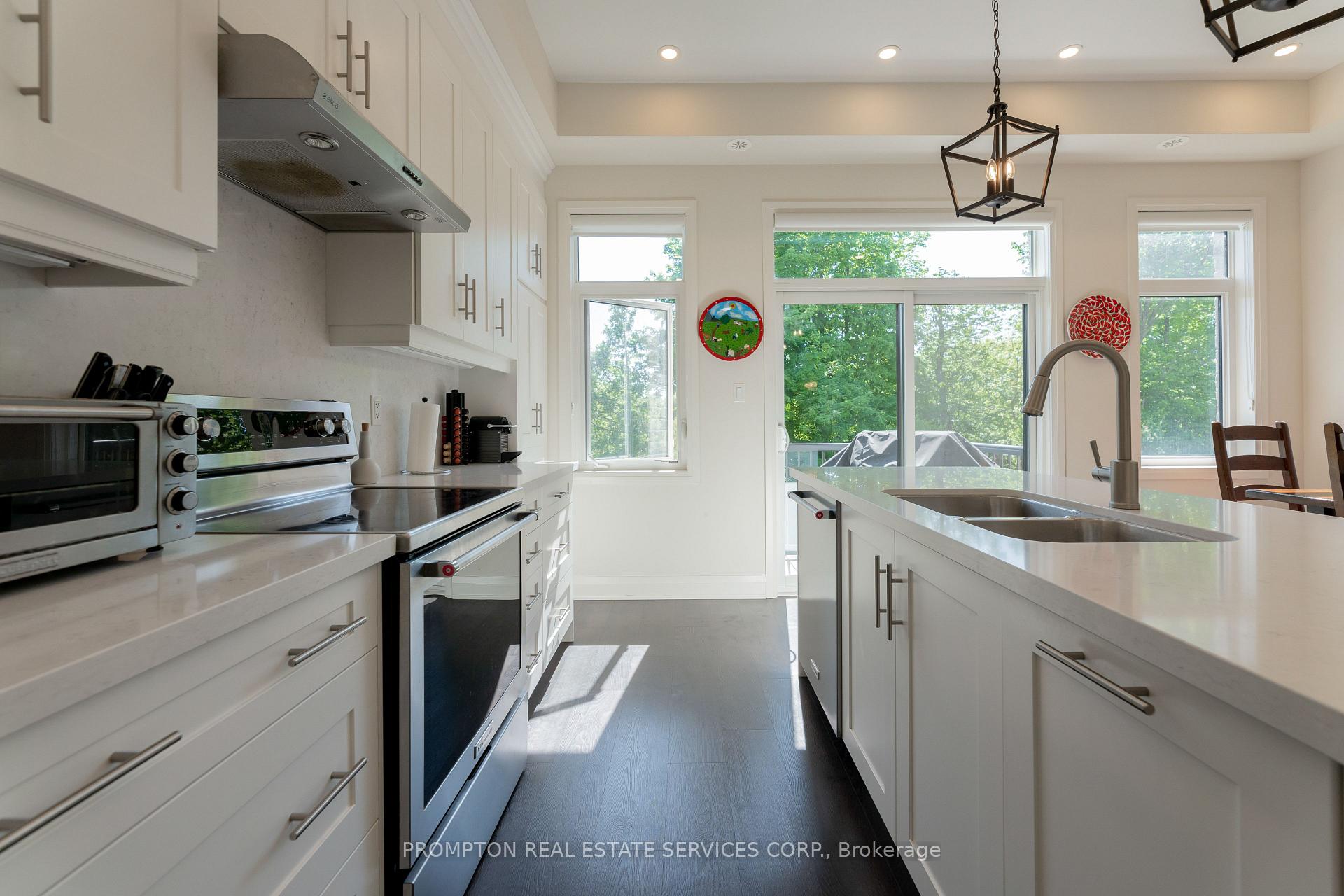 Photo 8 of 126 Arianna Crescent, Vaughan, Patterson — HOMEH