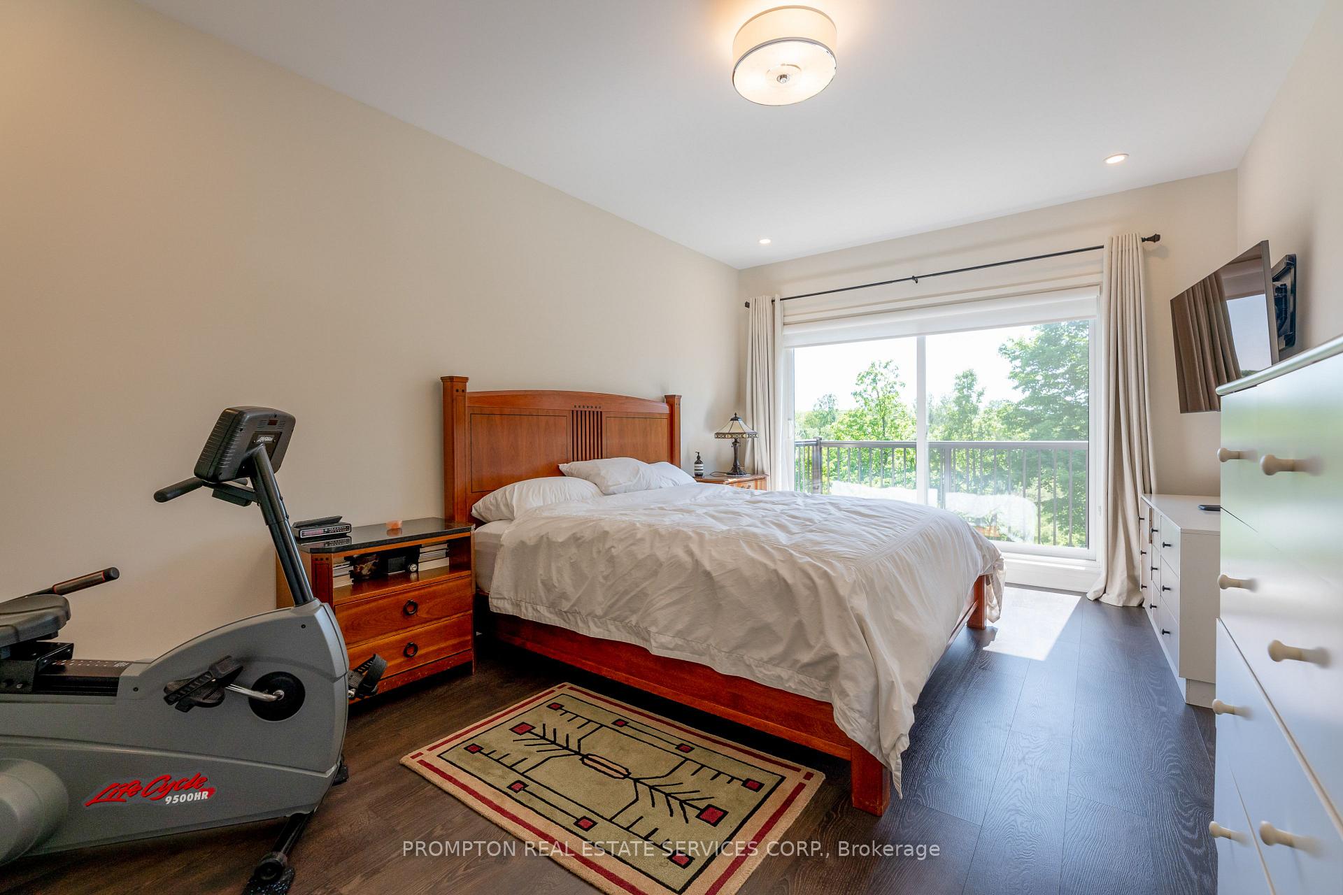 Photo 14 of 126 Arianna Crescent, Vaughan, Patterson — HOMEH